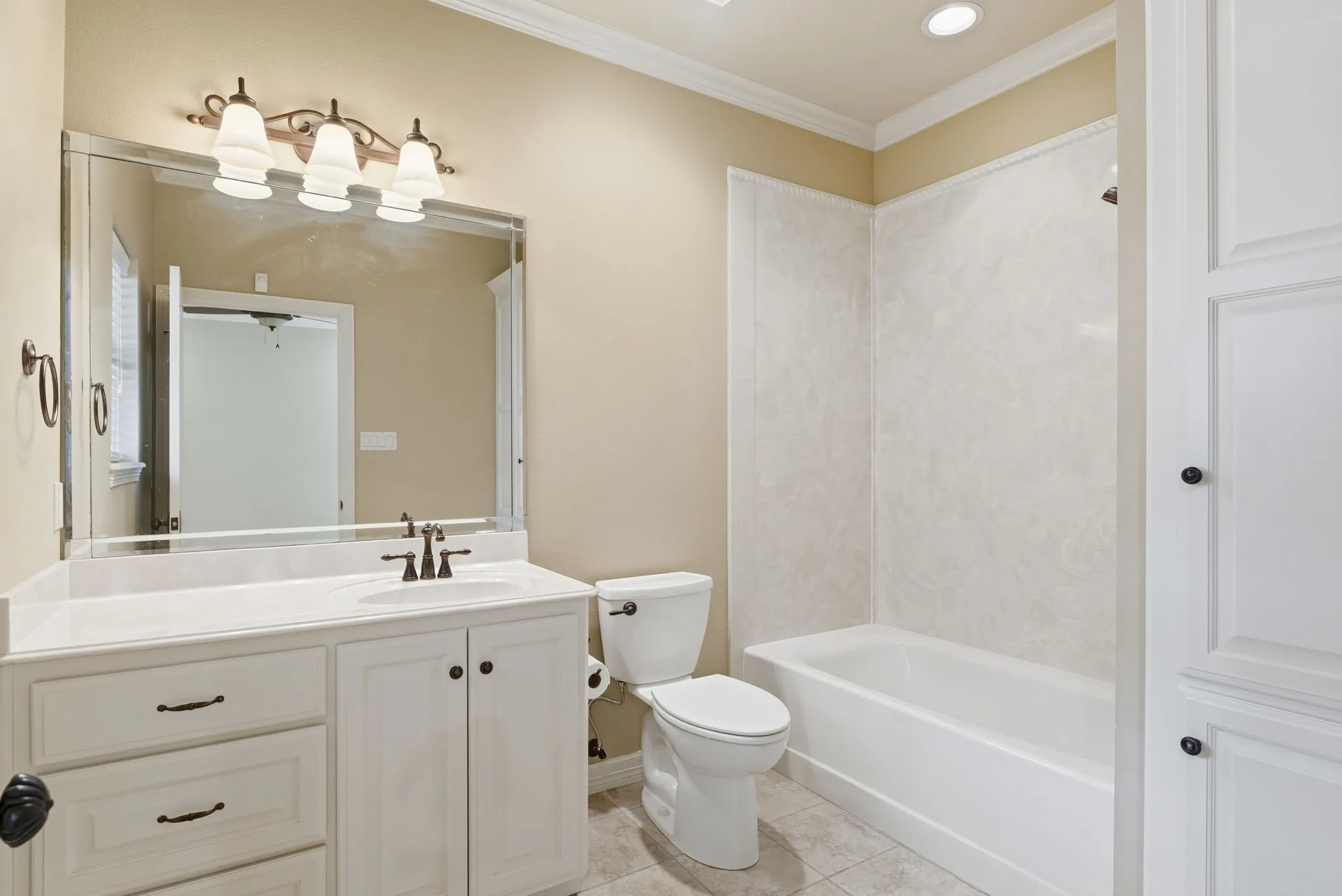 Single Family Residence For Sale in Smith County , 3814 Brighton Creek Circle, Tyler, Texas 75707, 4 Bedroom, 6 Bathroom, 4 Garage spaces, 5,800 Sqft, built in 2007, mls#21383432, Real Estate Agent in Tyler, Homes For Sale in Smith county, Homes For Sale in Tyler, Realtor in Tyler Texas, Real Estate Brokerage Independent Realty Texas, Luminita Cordes Realtor