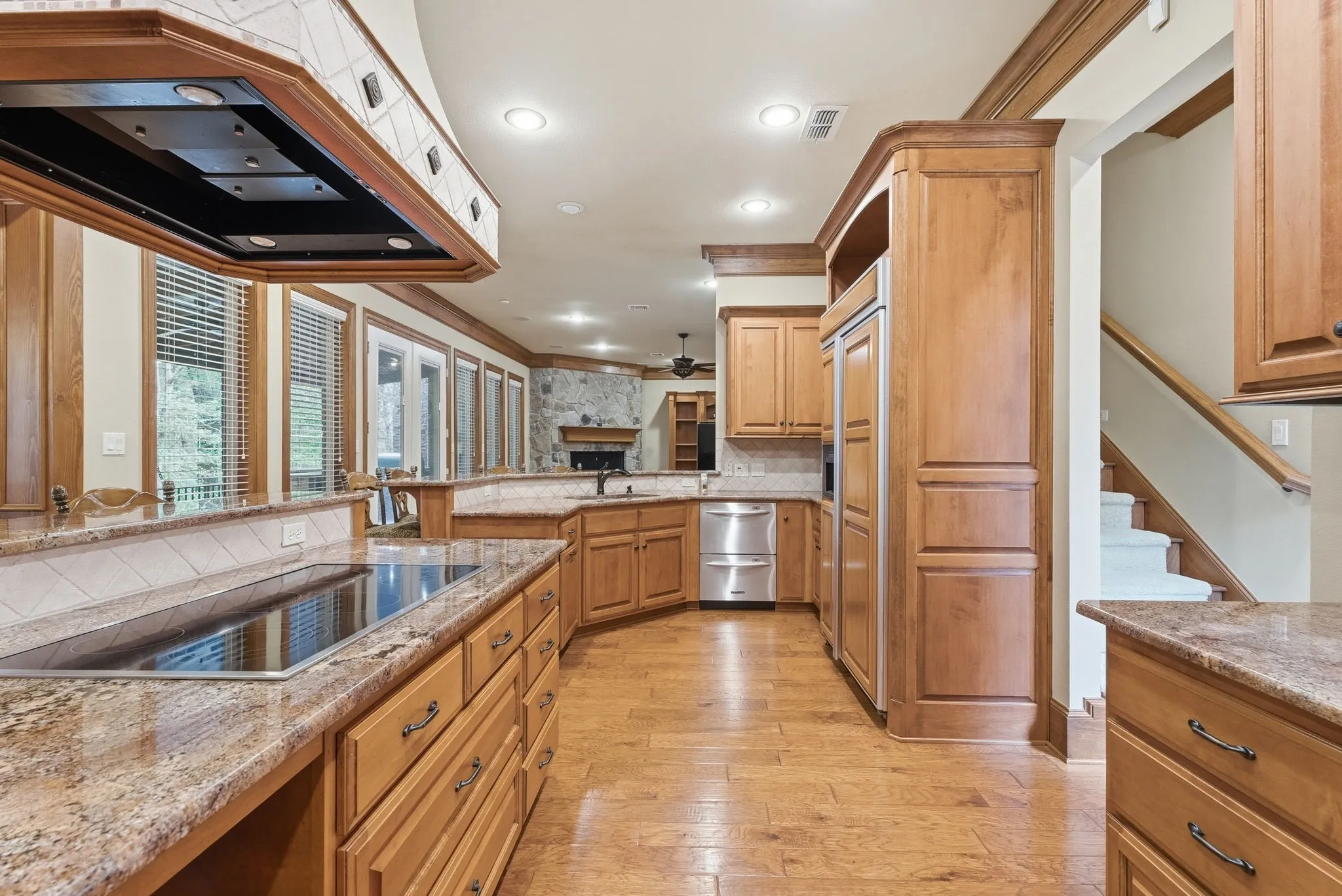 Single Family Residence For Sale in Smith County , 3814 Brighton Creek Circle, Tyler, Texas 75707, 4 Bedroom, 6 Bathroom, 4 Garage spaces, 5,800 Sqft, built in 2007, mls#21383432, Real Estate Agent in Tyler, Homes For Sale in Smith county, Homes For Sale in Tyler, Realtor in Tyler Texas, Real Estate Brokerage Independent Realty Texas, Luminita Cordes Realtor