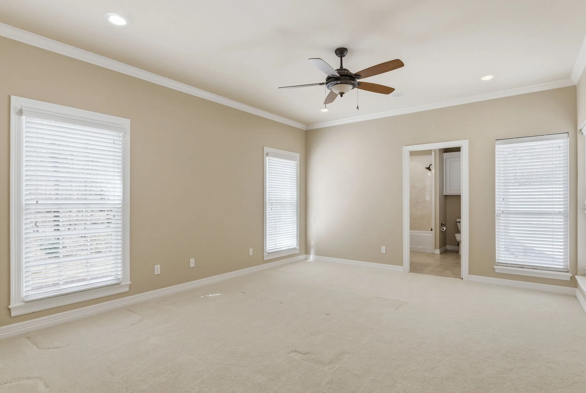 Single Family Residence For Sale in Smith County , 3814 Brighton Creek Circle, Tyler, Texas 75707, 4 Bedroom, 6 Bathroom, 4 Garage spaces, 5,800 Sqft, built in 2007, mls#21383432, Real Estate Agent in Tyler, Homes For Sale in Smith county, Homes For Sale in Tyler, Realtor in Tyler Texas, Real Estate Brokerage Independent Realty Texas, Luminita Cordes Realtor
