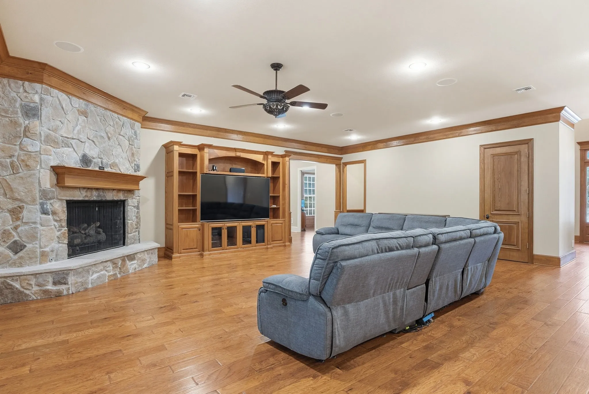 Single Family Residence For Sale in Smith County , 3814 Brighton Creek Circle, Tyler, Texas 75707, 4 Bedroom, 6 Bathroom, 4 Garage spaces, 5,800 Sqft, built in 2007, mls#21383432, Real Estate Agent in Tyler, Homes For Sale in Smith county, Homes For Sale in Tyler, Realtor in Tyler Texas, Real Estate Brokerage Independent Realty Texas, Luminita Cordes Realtor