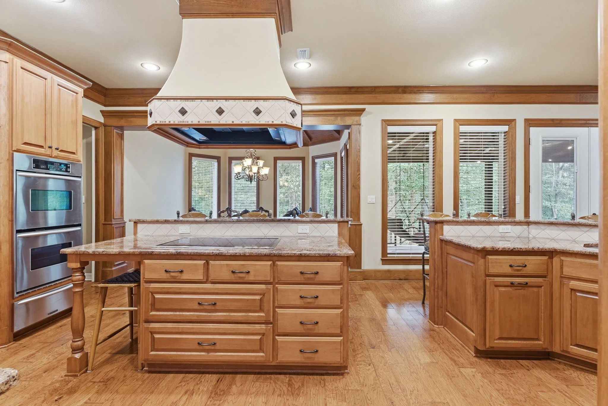 Single Family Residence For Sale in Smith County , 3814 Brighton Creek Circle, Tyler, Texas 75707, 4 Bedroom, 6 Bathroom, 4 Garage spaces, 5,800 Sqft, built in 2007, mls#21383432, Real Estate Agent in Tyler, Homes For Sale in Smith county, Homes For Sale in Tyler, Realtor in Tyler Texas, Real Estate Brokerage Independent Realty Texas, Luminita Cordes Realtor