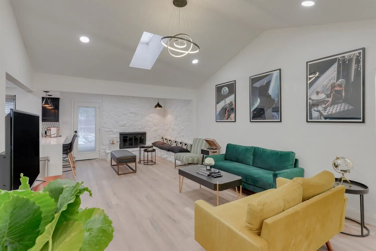 Single Family Residence For Rent in Tarrant County , 6048 Holiday Lane, North Richland Hills, Texas 76180, 4 Bedroom, 3 Bathroom, 1 Garage spaces, 1,342 Sqft, built in 1972, mls#21189178, Real Estate Agent in North Richland Hills, Homes For Rent in Tarrant county, Homes For Rent in North Richland Hills, Realtor in North Richland Hills Texas, Real Estate Brokerage Independent Realty Texas, Luminita Cordes Realtor