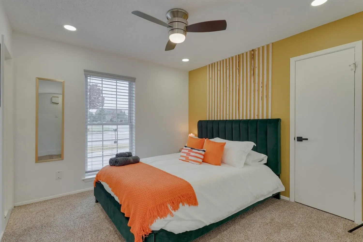 Single Family Residence For Rent in Tarrant County , 6048 Holiday Lane, North Richland Hills, Texas 76180, 4 Bedroom, 3 Bathroom, 1 Garage spaces, 1,342 Sqft, built in 1972, mls#21189178, Real Estate Agent in North Richland Hills, Homes For Rent in Tarrant county, Homes For Rent in North Richland Hills, Realtor in North Richland Hills Texas, Real Estate Brokerage Independent Realty Texas, Luminita Cordes Realtor