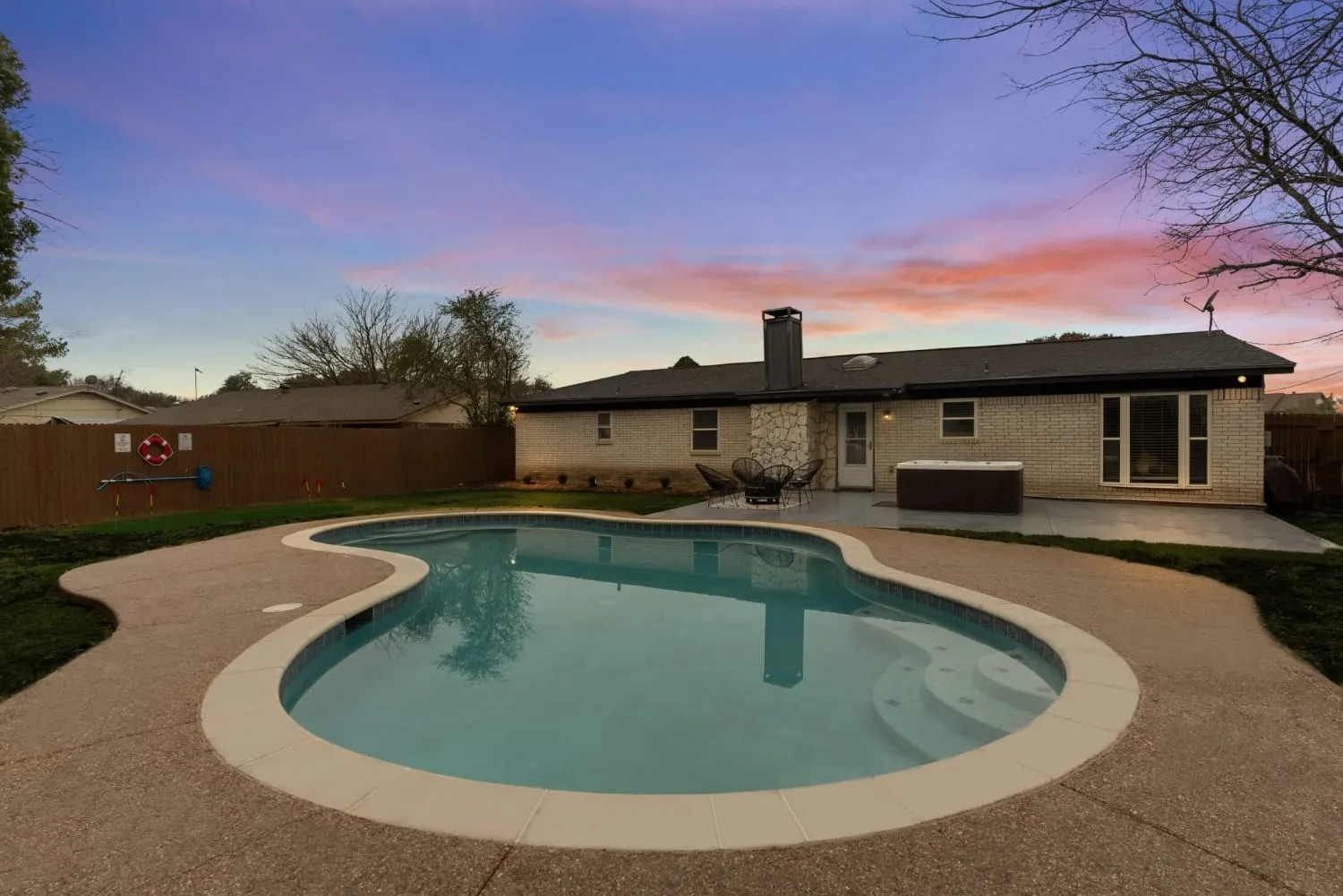 Single Family Residence For Rent in Tarrant County , 6048 Holiday Lane, North Richland Hills, Texas 76180, 4 Bedroom, 3 Bathroom, 1 Garage spaces, 1,342 Sqft, built in 1972, mls#21189178, Real Estate Agent in North Richland Hills, Homes For Rent in Tarrant county, Homes For Rent in North Richland Hills, Realtor in North Richland Hills Texas, Real Estate Brokerage Independent Realty Texas, Luminita Cordes Realtor