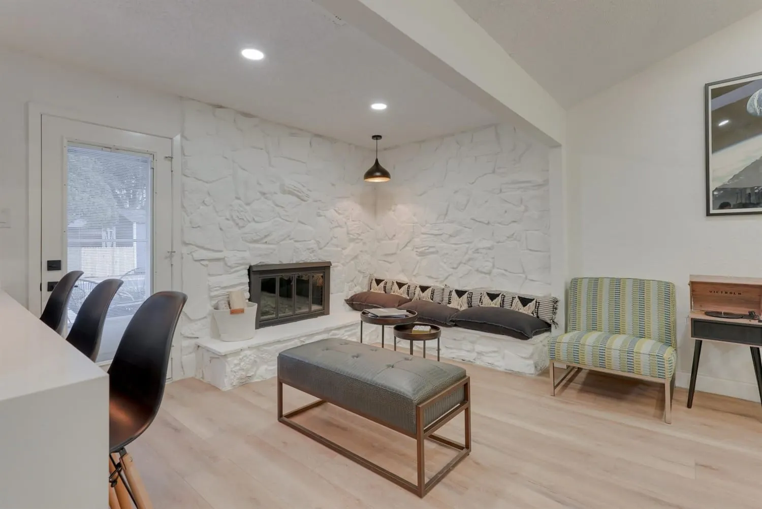 Single Family Residence For Rent in Tarrant County , 6048 Holiday Lane, North Richland Hills, Texas 76180, 4 Bedroom, 3 Bathroom, 1 Garage spaces, 1,342 Sqft, built in 1972, mls#21189178, Real Estate Agent in North Richland Hills, Homes For Rent in Tarrant county, Homes For Rent in North Richland Hills, Realtor in North Richland Hills Texas, Real Estate Brokerage Independent Realty Texas, Luminita Cordes Realtor