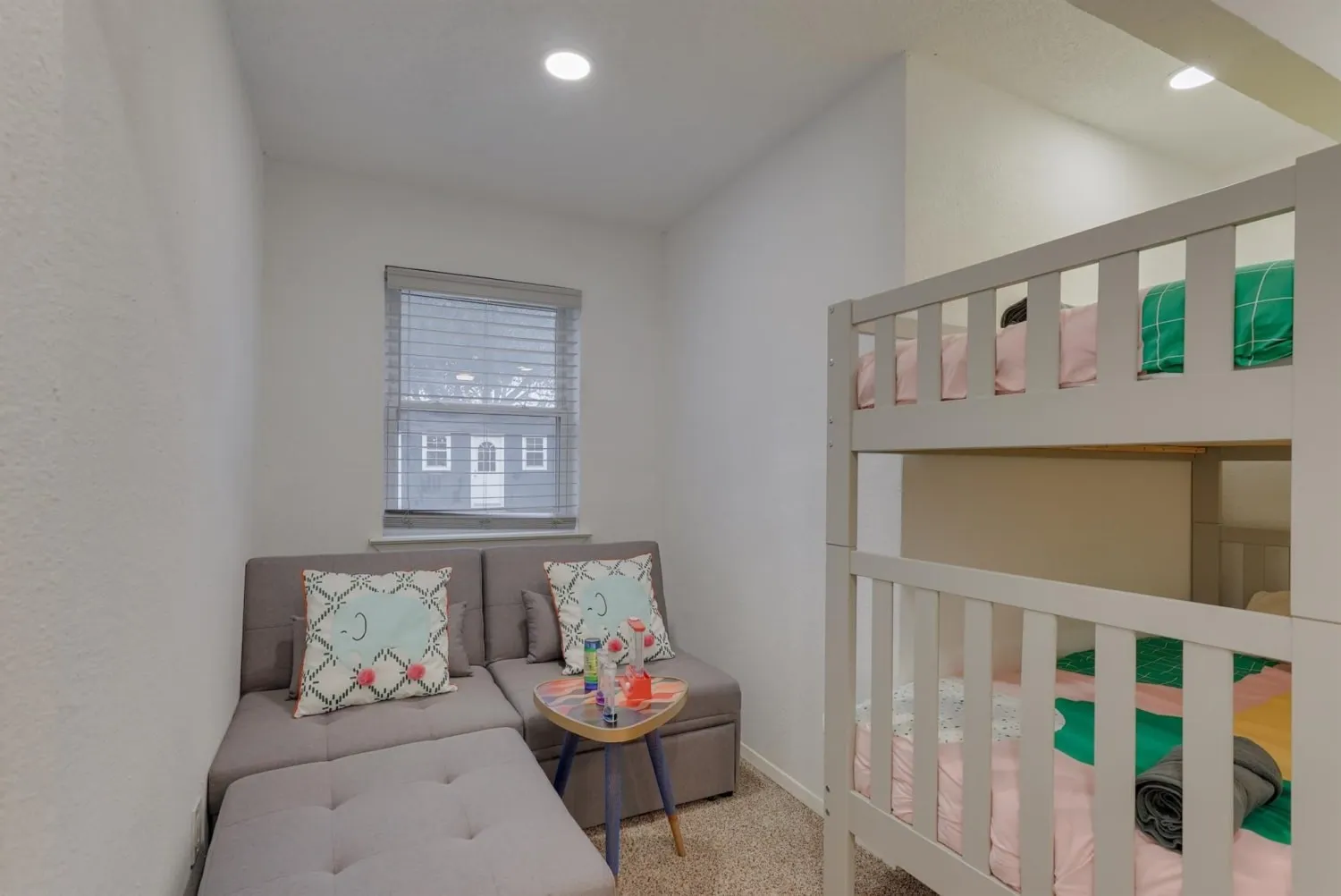 Single Family Residence For Rent in Tarrant County , 6048 Holiday Lane, North Richland Hills, Texas 76180, 4 Bedroom, 3 Bathroom, 1 Garage spaces, 1,342 Sqft, built in 1972, mls#21189178, Real Estate Agent in North Richland Hills, Homes For Rent in Tarrant county, Homes For Rent in North Richland Hills, Realtor in North Richland Hills Texas, Real Estate Brokerage Independent Realty Texas, Luminita Cordes Realtor