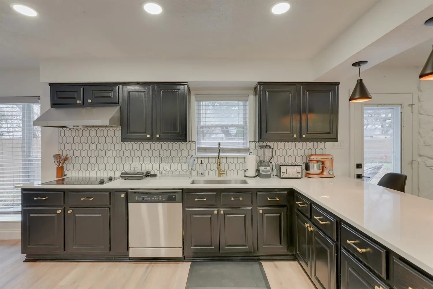Single Family Residence For Rent in Tarrant County , 6048 Holiday Lane, North Richland Hills, Texas 76180, 4 Bedroom, 3 Bathroom, 1 Garage spaces, 1,342 Sqft, built in 1972, mls#21189178, Real Estate Agent in North Richland Hills, Homes For Rent in Tarrant county, Homes For Rent in North Richland Hills, Realtor in North Richland Hills Texas, Real Estate Brokerage Independent Realty Texas, Luminita Cordes Realtor