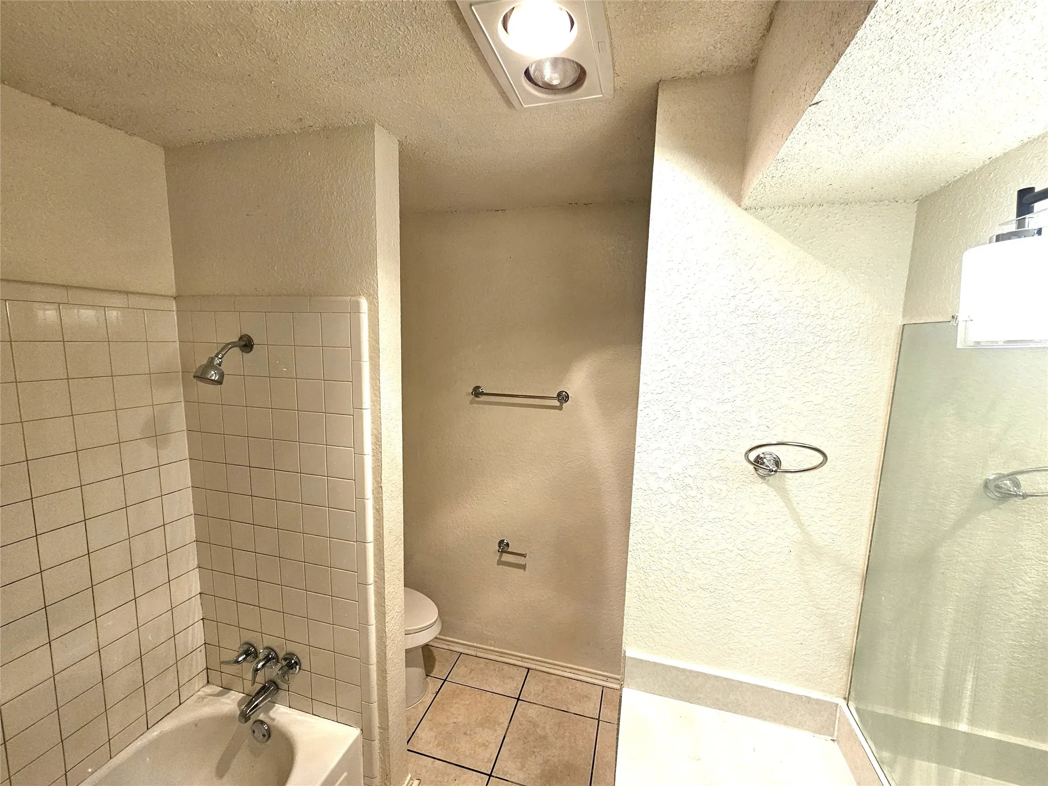 Full bathroom #2 shared by other 2 bedrooms. Another full bath inside the master bedroom (picture to follow). (3425 Republic)