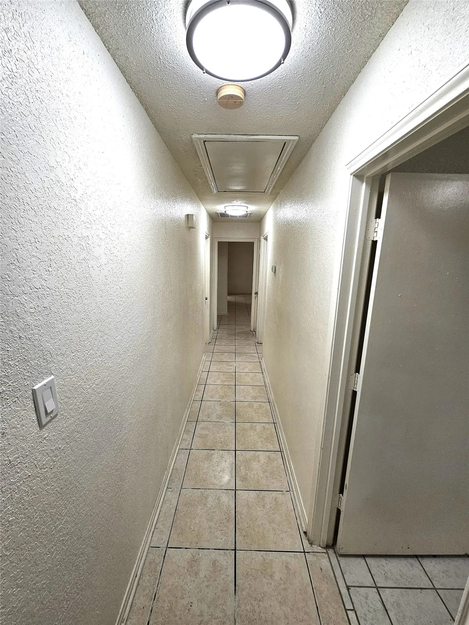 hallway that leads to bedrooms and bathrooms (3425 Republic)