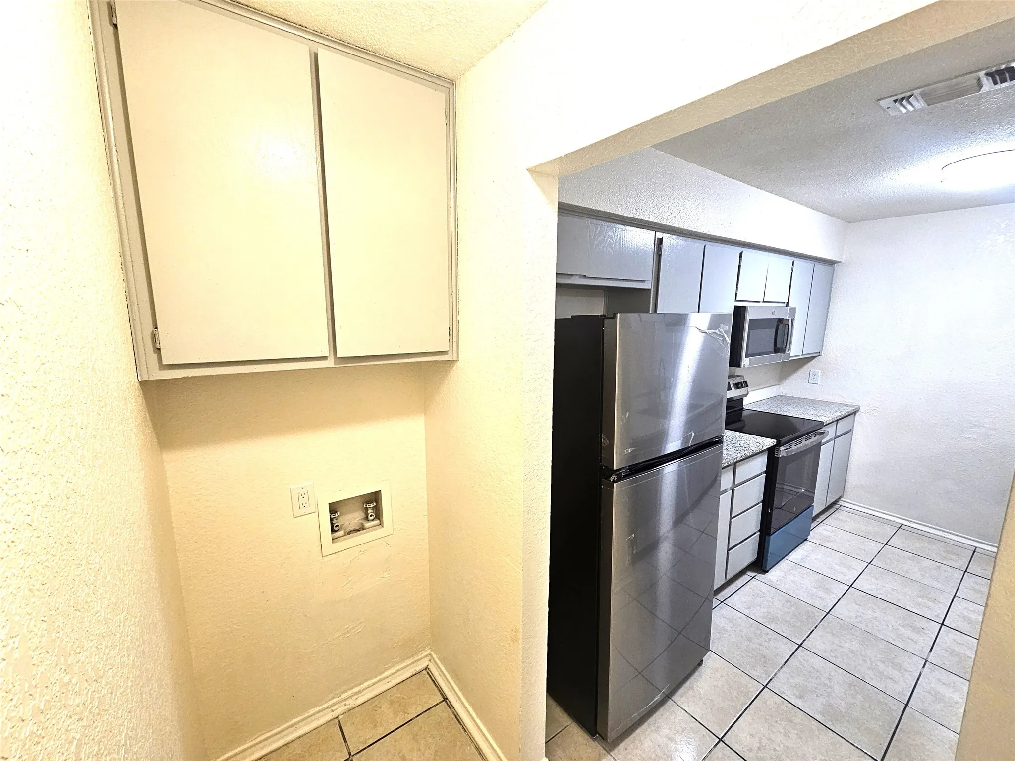 Full size washer and dryer connections. (3425 Republic)