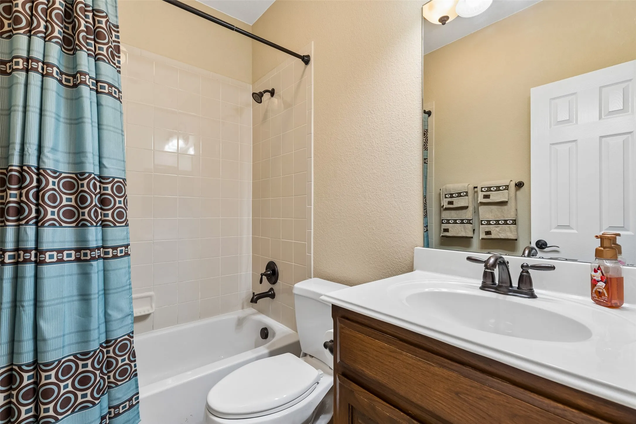 Secondary bathroom upstairs