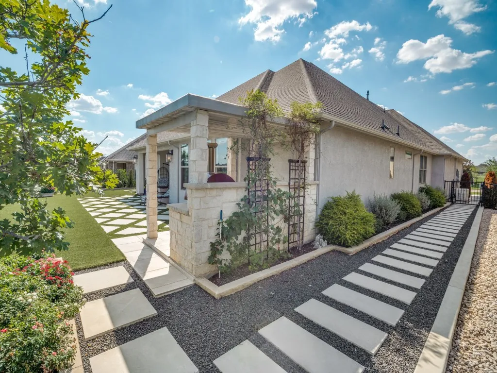 Single Family Residence For Sale in Denton County , 8117 Cocobolo Drive, Denton, Texas 76207, 3 Bedroom, 4 Bathroom, 3 Garage spaces, 2,928 Sqft, built in 2022, mls#21377682, Real Estate Agent in Denton, Homes For Sale in Denton county, Homes For Sale in Denton, Realtor in Denton Texas, Real Estate Brokerage Independent Realty Texas, Luminita Cordes Realtor