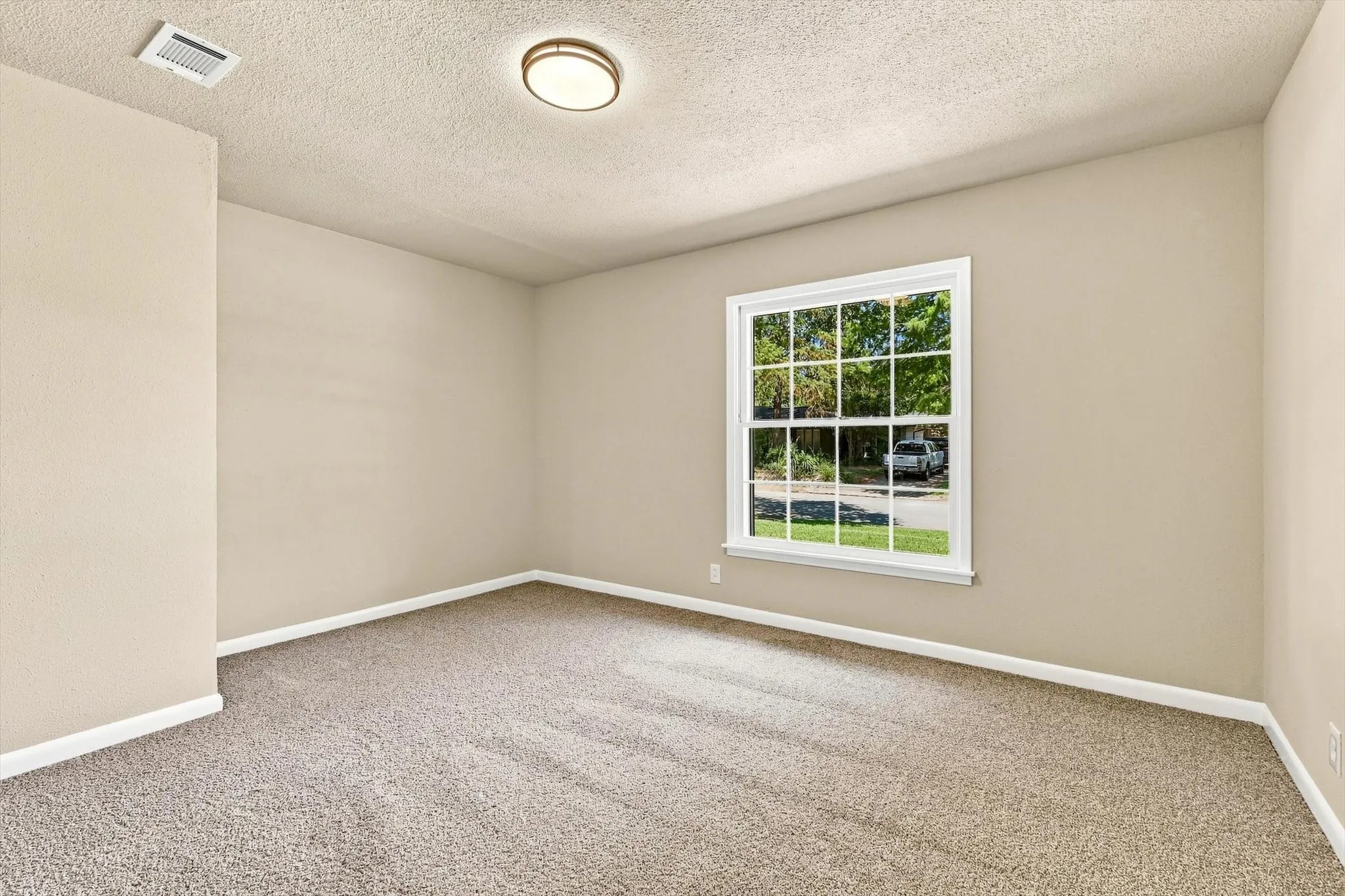 Single Family Residence For Sale in Tarrant County , 305 Brookview Drive, Hurst, Texas 76054, 4 Bedroom, 3 Bathroom, 2 Garage spaces, 2,437 Sqft, built in 1963, mls#21382020, Real Estate Agent in Hurst, Homes For Sale in Tarrant county, Homes For Sale in Hurst, Realtor in Hurst Texas, Real Estate Brokerage Independent Realty Texas, Luminita Cordes Realtor