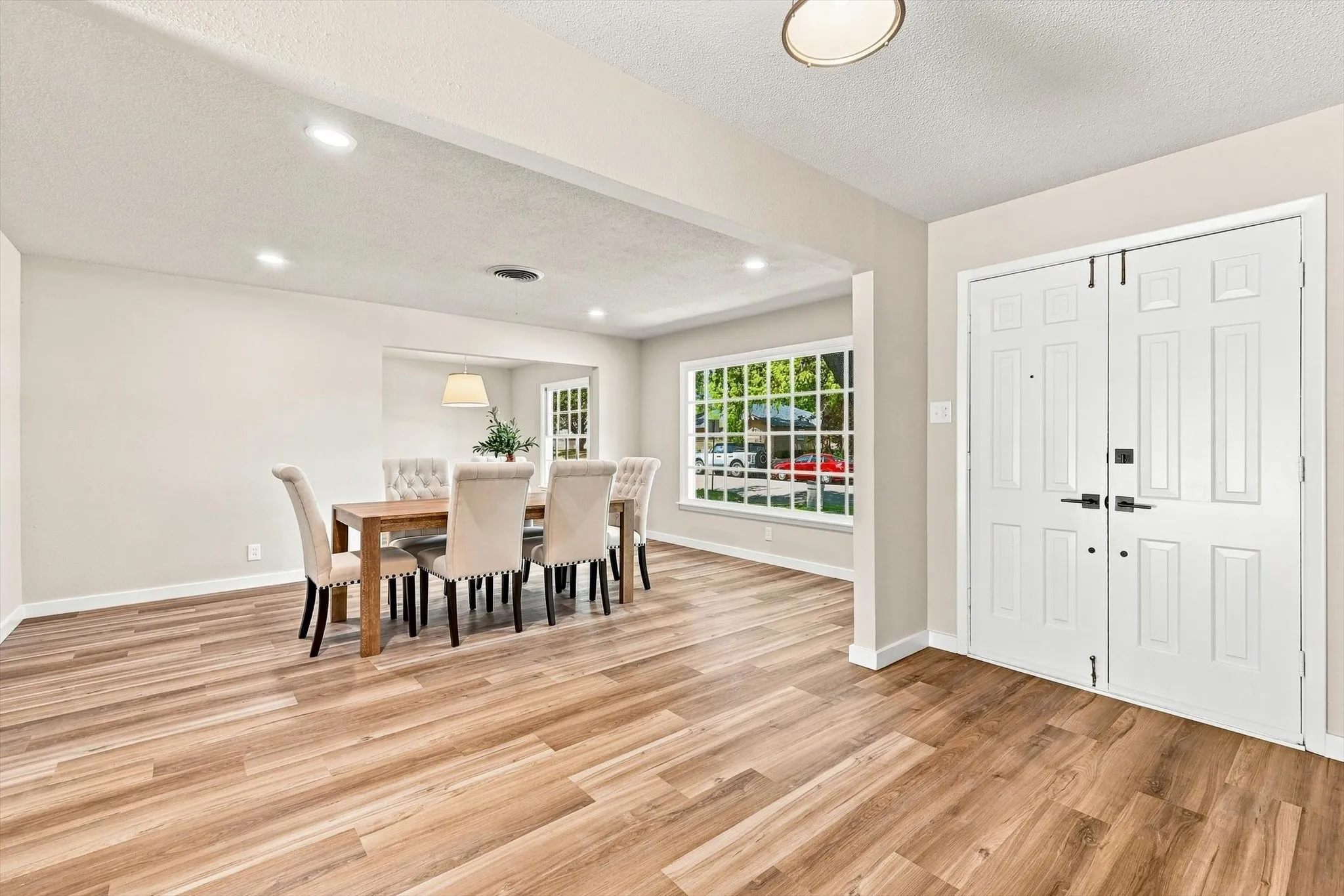 Single Family Residence For Sale in Tarrant County , 305 Brookview Drive, Hurst, Texas 76054, 4 Bedroom, 3 Bathroom, 2 Garage spaces, 2,437 Sqft, built in 1963, mls#21382020, Real Estate Agent in Hurst, Homes For Sale in Tarrant county, Homes For Sale in Hurst, Realtor in Hurst Texas, Real Estate Brokerage Independent Realty Texas, Luminita Cordes Realtor