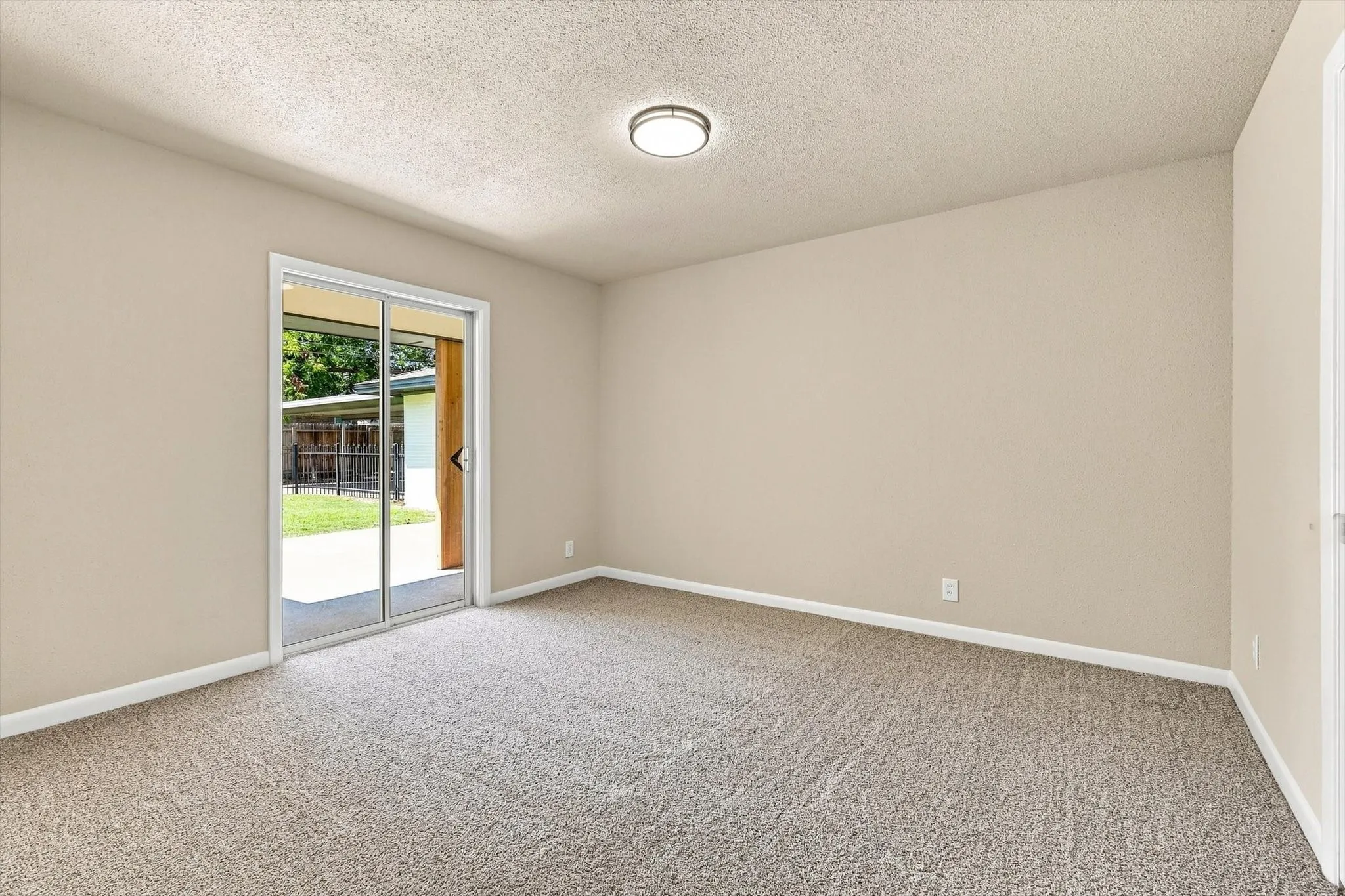 Single Family Residence For Sale in Tarrant County , 305 Brookview Drive, Hurst, Texas 76054, 4 Bedroom, 3 Bathroom, 2 Garage spaces, 2,437 Sqft, built in 1963, mls#21382020, Real Estate Agent in Hurst, Homes For Sale in Tarrant county, Homes For Sale in Hurst, Realtor in Hurst Texas, Real Estate Brokerage Independent Realty Texas, Luminita Cordes Realtor