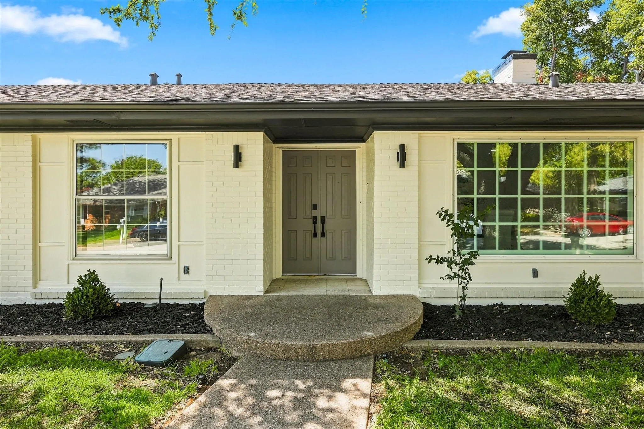 Single Family Residence For Sale in Tarrant County , 305 Brookview Drive, Hurst, Texas 76054, 4 Bedroom, 3 Bathroom, 2 Garage spaces, 2,437 Sqft, built in 1963, mls#21382020, Real Estate Agent in Hurst, Homes For Sale in Tarrant county, Homes For Sale in Hurst, Realtor in Hurst Texas, Real Estate Brokerage Independent Realty Texas, Luminita Cordes Realtor