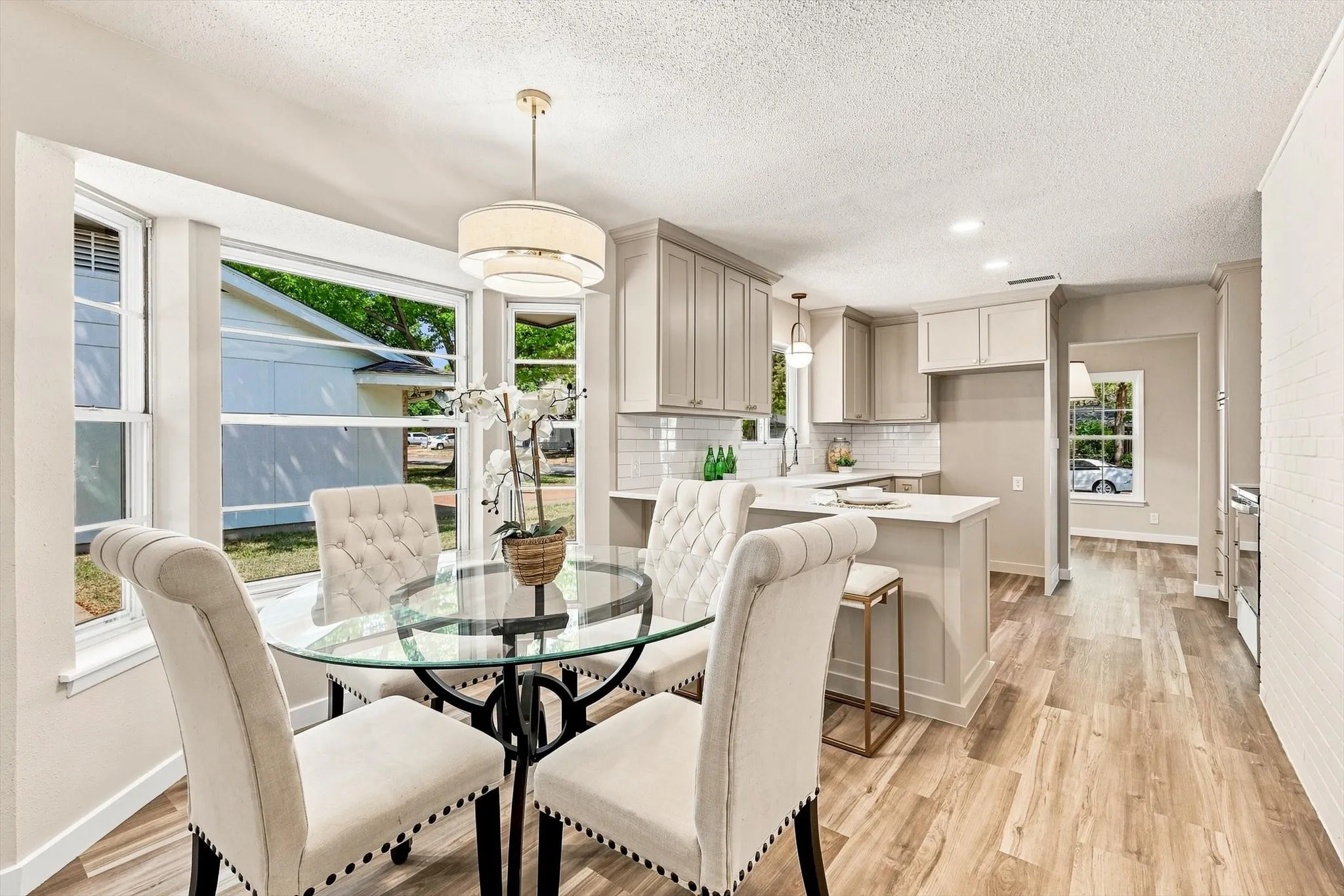 Single Family Residence For Sale in Tarrant County , 305 Brookview Drive, Hurst, Texas 76054, 4 Bedroom, 3 Bathroom, 2 Garage spaces, 2,437 Sqft, built in 1963, mls#21382020, Real Estate Agent in Hurst, Homes For Sale in Tarrant county, Homes For Sale in Hurst, Realtor in Hurst Texas, Real Estate Brokerage Independent Realty Texas, Luminita Cordes Realtor