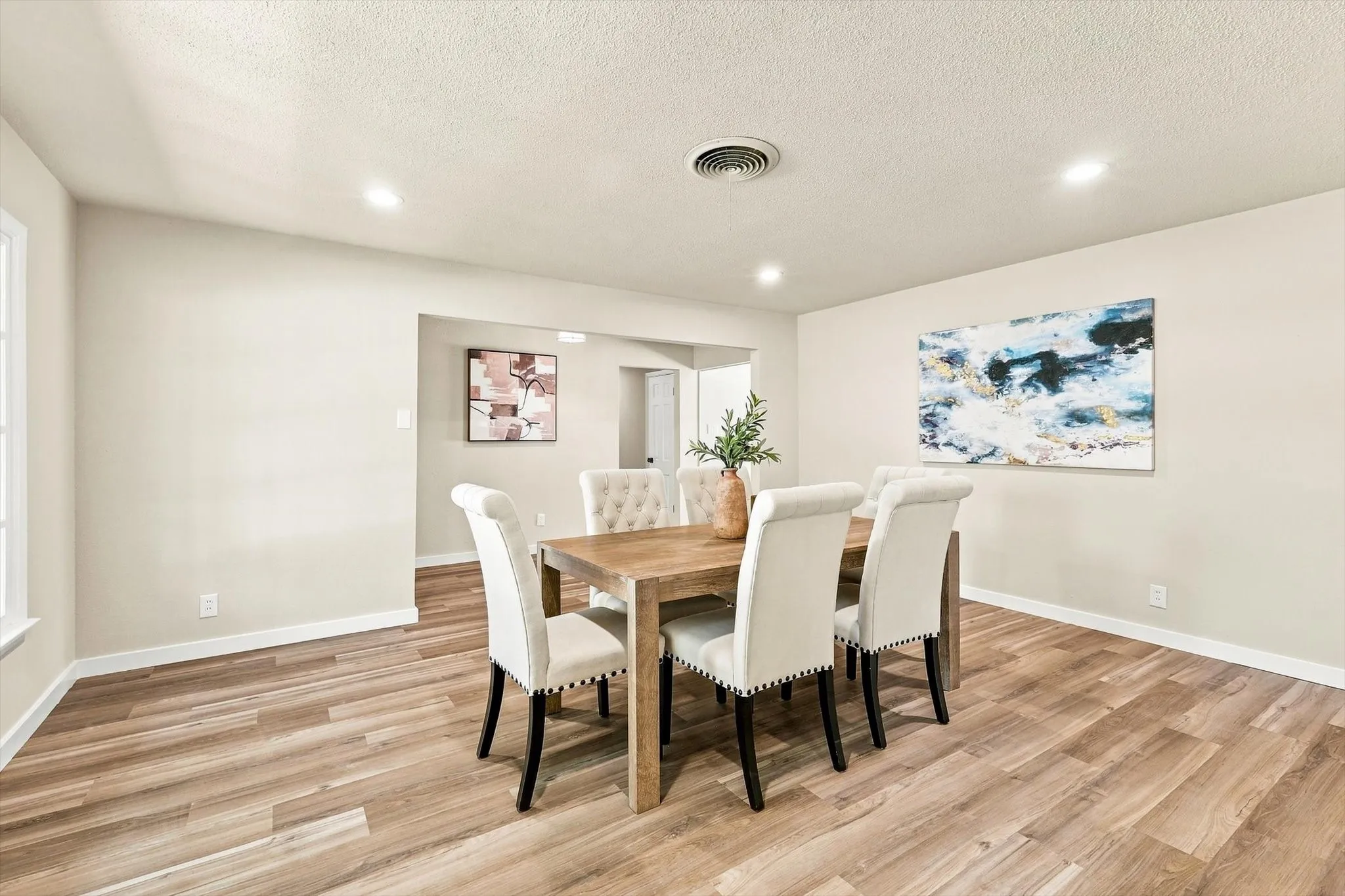 Single Family Residence For Sale in Tarrant County , 305 Brookview Drive, Hurst, Texas 76054, 4 Bedroom, 3 Bathroom, 2 Garage spaces, 2,437 Sqft, built in 1963, mls#21382020, Real Estate Agent in Hurst, Homes For Sale in Tarrant county, Homes For Sale in Hurst, Realtor in Hurst Texas, Real Estate Brokerage Independent Realty Texas, Luminita Cordes Realtor