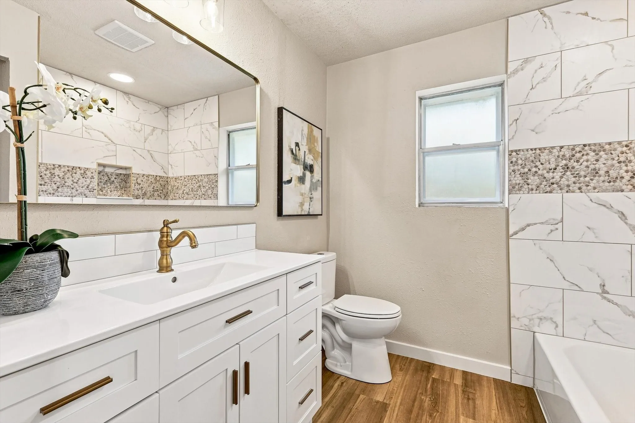 Single Family Residence For Sale in Tarrant County , 305 Brookview Drive, Hurst, Texas 76054, 4 Bedroom, 3 Bathroom, 2 Garage spaces, 2,437 Sqft, built in 1963, mls#21382020, Real Estate Agent in Hurst, Homes For Sale in Tarrant county, Homes For Sale in Hurst, Realtor in Hurst Texas, Real Estate Brokerage Independent Realty Texas, Luminita Cordes Realtor