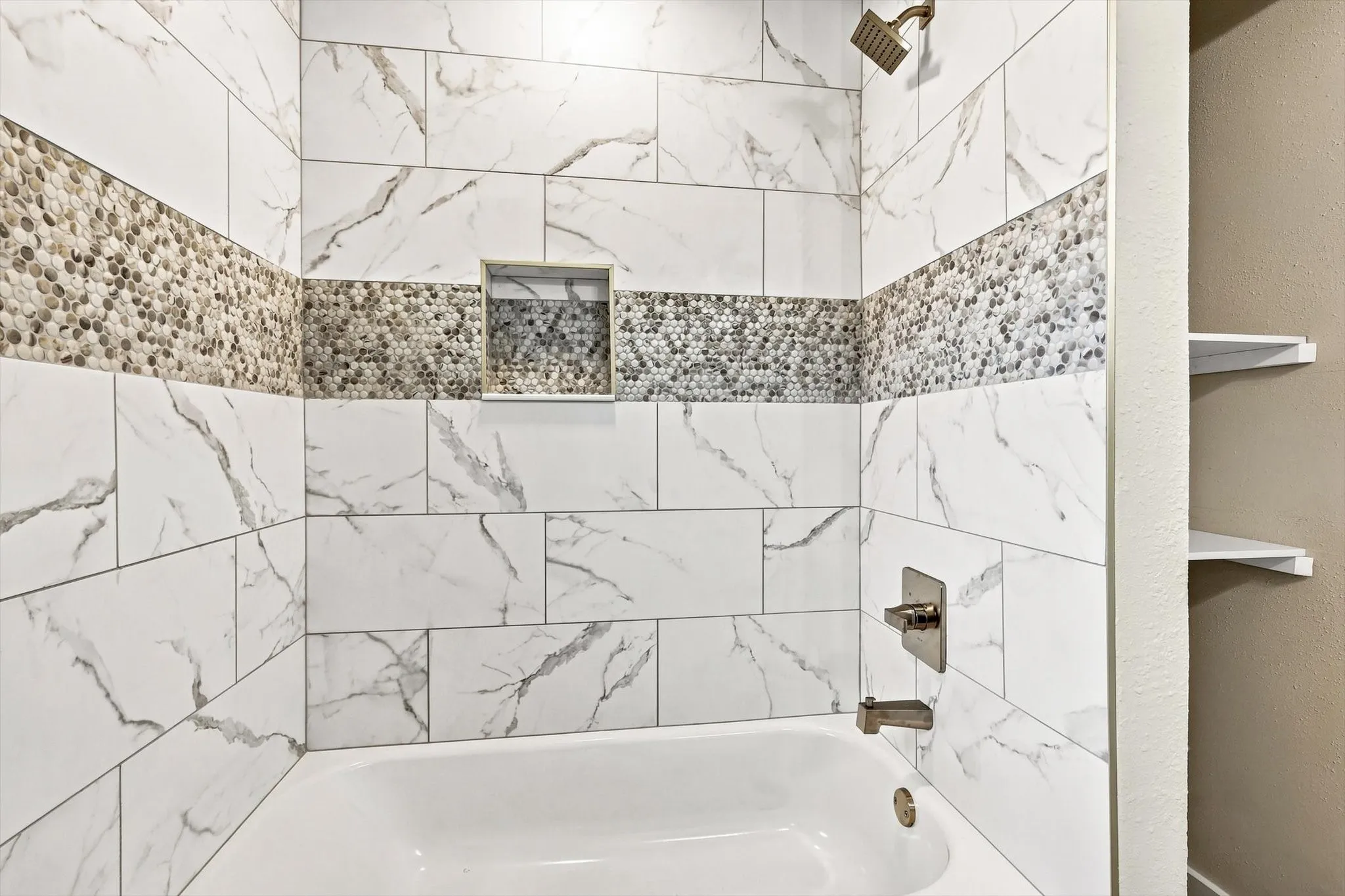 Single Family Residence For Sale in Tarrant County , 305 Brookview Drive, Hurst, Texas 76054, 4 Bedroom, 3 Bathroom, 2 Garage spaces, 2,437 Sqft, built in 1963, mls#21382020, Real Estate Agent in Hurst, Homes For Sale in Tarrant county, Homes For Sale in Hurst, Realtor in Hurst Texas, Real Estate Brokerage Independent Realty Texas, Luminita Cordes Realtor