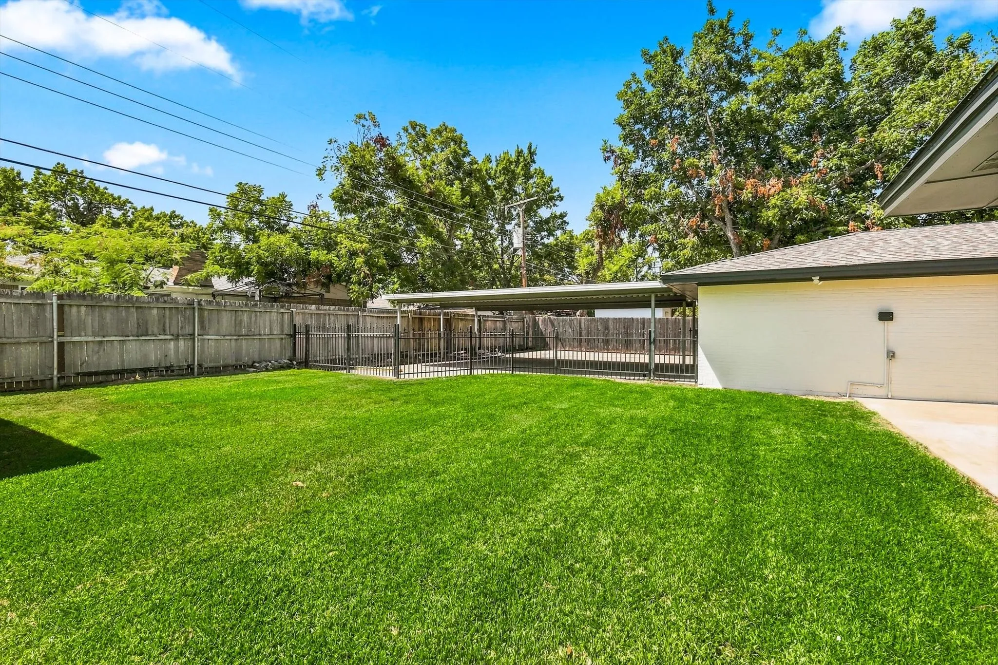 Single Family Residence For Sale in Tarrant County , 305 Brookview Drive, Hurst, Texas 76054, 4 Bedroom, 3 Bathroom, 2 Garage spaces, 2,437 Sqft, built in 1963, mls#21382020, Real Estate Agent in Hurst, Homes For Sale in Tarrant county, Homes For Sale in Hurst, Realtor in Hurst Texas, Real Estate Brokerage Independent Realty Texas, Luminita Cordes Realtor