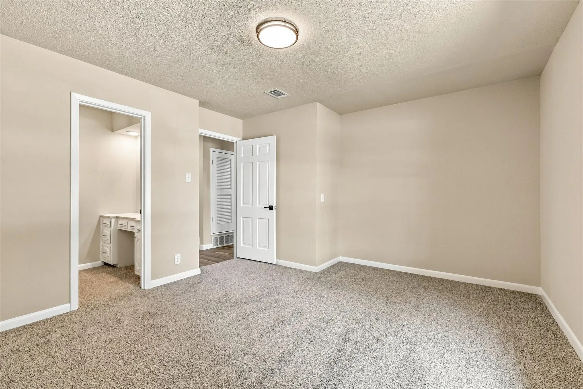 Single Family Residence For Sale in Tarrant County , 305 Brookview Drive, Hurst, Texas 76054, 4 Bedroom, 3 Bathroom, 2 Garage spaces, 2,437 Sqft, built in 1963, mls#21382020, Real Estate Agent in Hurst, Homes For Sale in Tarrant county, Homes For Sale in Hurst, Realtor in Hurst Texas, Real Estate Brokerage Independent Realty Texas, Luminita Cordes Realtor