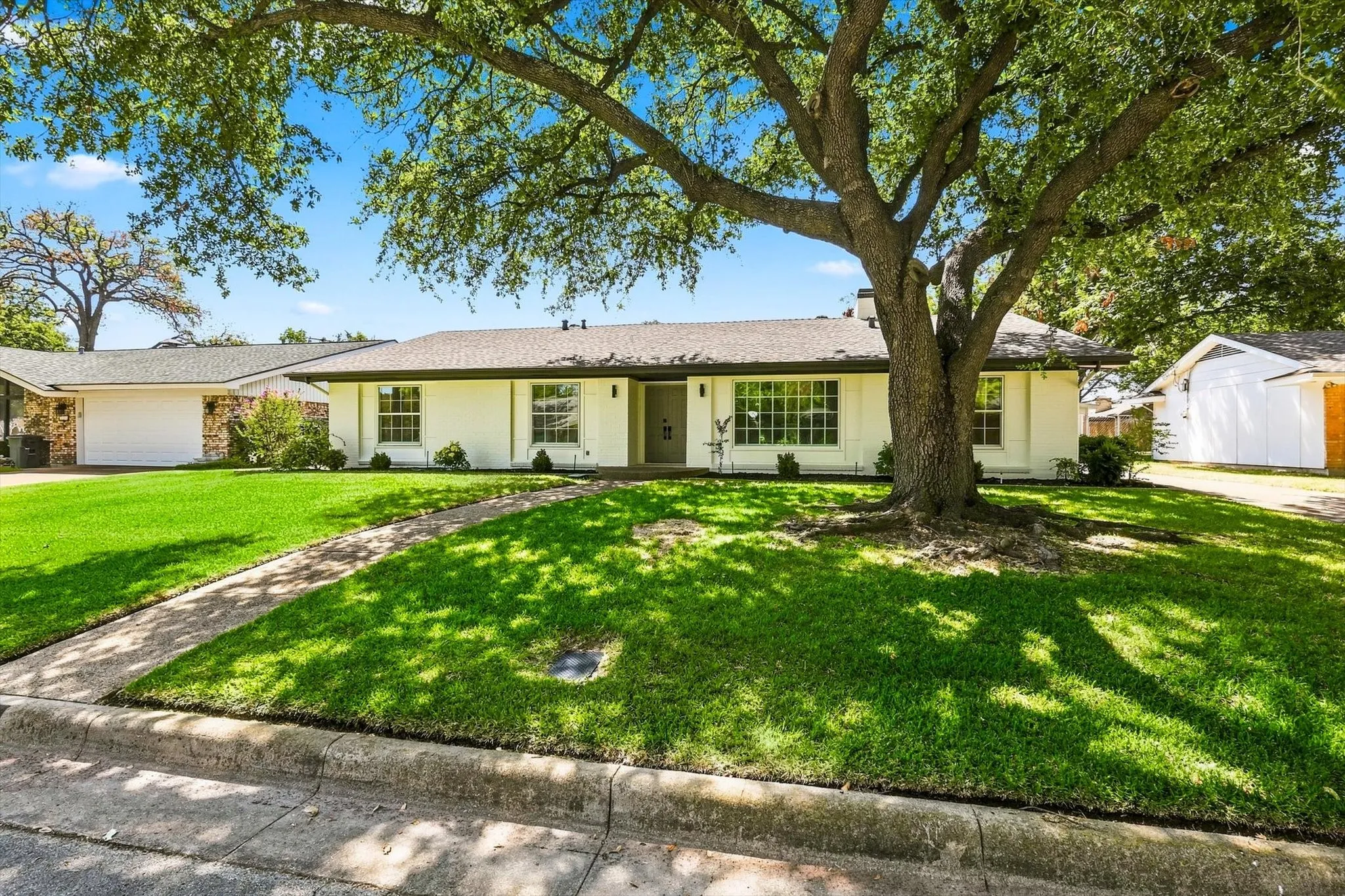 Single Family Residence For Sale in Tarrant County , 305 Brookview Drive, Hurst, Texas 76054, 4 Bedroom, 3 Bathroom, 2 Garage spaces, 2,437 Sqft, built in 1963, mls#21382020, Real Estate Agent in Hurst, Homes For Sale in Tarrant county, Homes For Sale in Hurst, Realtor in Hurst Texas, Real Estate Brokerage Independent Realty Texas, Luminita Cordes Realtor