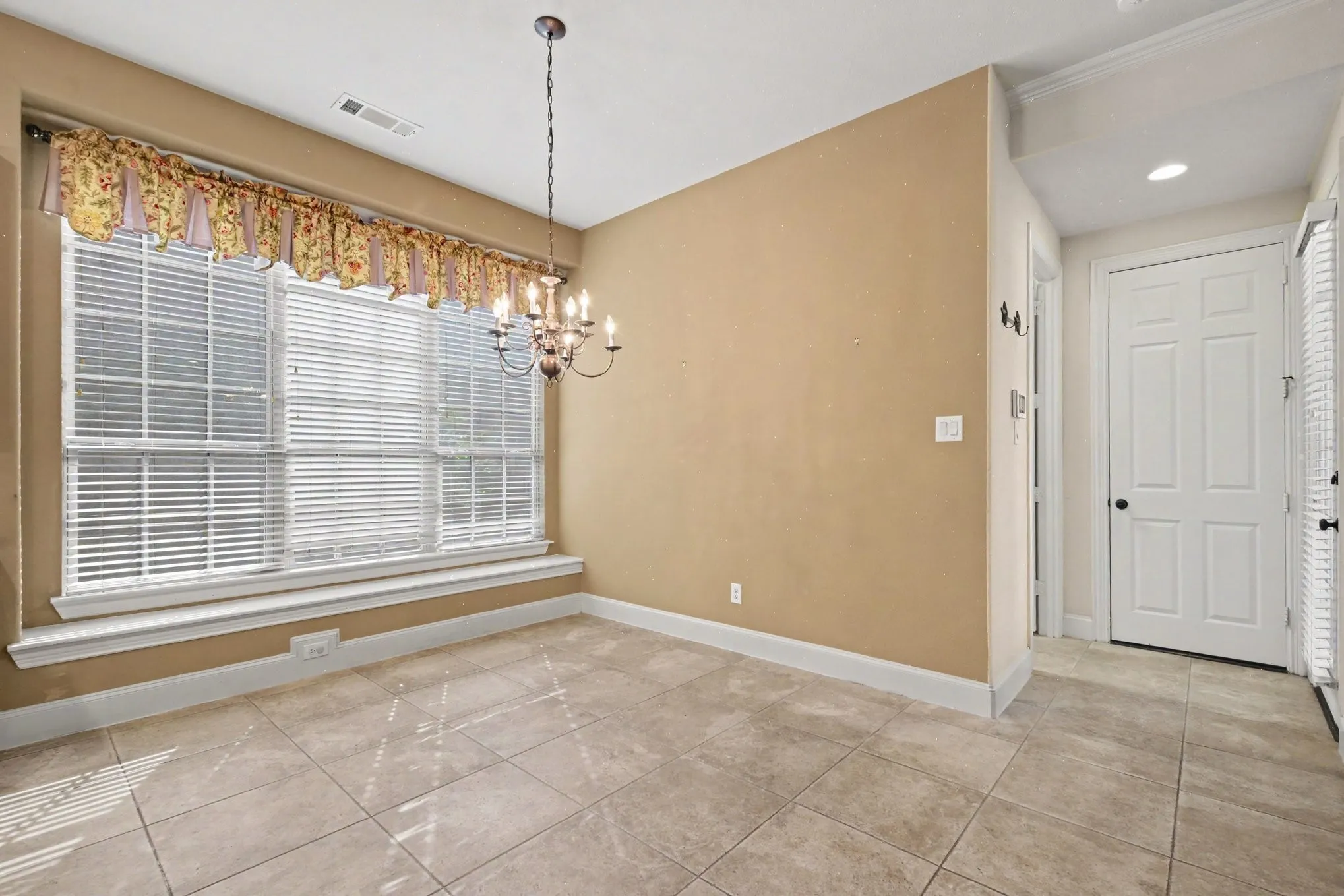 Single Family Residence For Sale in Collin County , 13459 Clifton Drive, Frisco, Texas 75035, 4 Bedroom, 3 Bathroom, 2 Garage spaces, 3,270 Sqft, built in 2009, mls#21382560, Real Estate Agent in Frisco, Homes For Sale in Collin county, Homes For Sale in Frisco, Realtor in Frisco Texas, Real Estate Brokerage Independent Realty Texas, Luminita Cordes Realtor