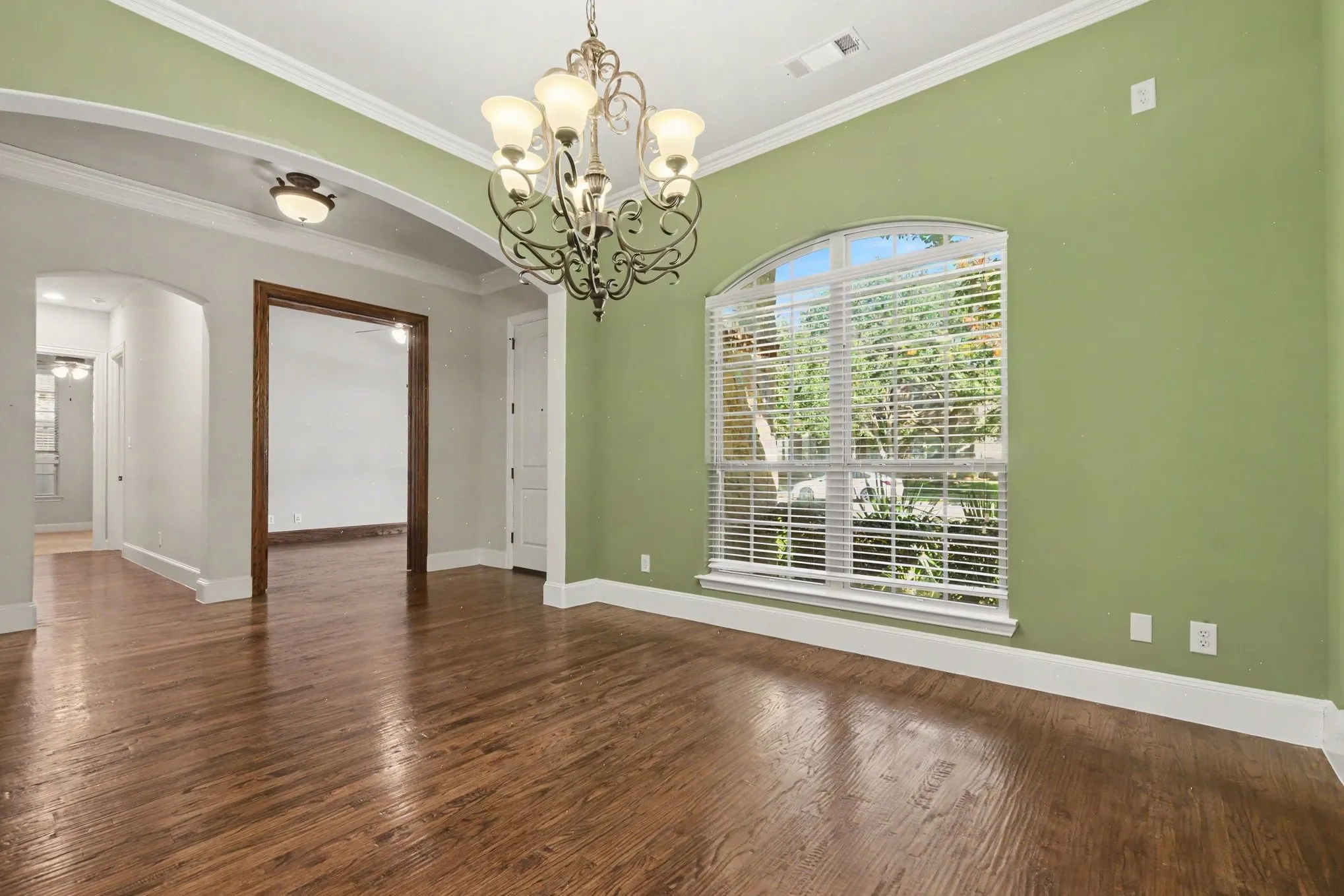 Single Family Residence For Sale in Collin County , 13459 Clifton Drive, Frisco, Texas 75035, 4 Bedroom, 3 Bathroom, 2 Garage spaces, 3,270 Sqft, built in 2009, mls#21382560, Real Estate Agent in Frisco, Homes For Sale in Collin county, Homes For Sale in Frisco, Realtor in Frisco Texas, Real Estate Brokerage Independent Realty Texas, Luminita Cordes Realtor