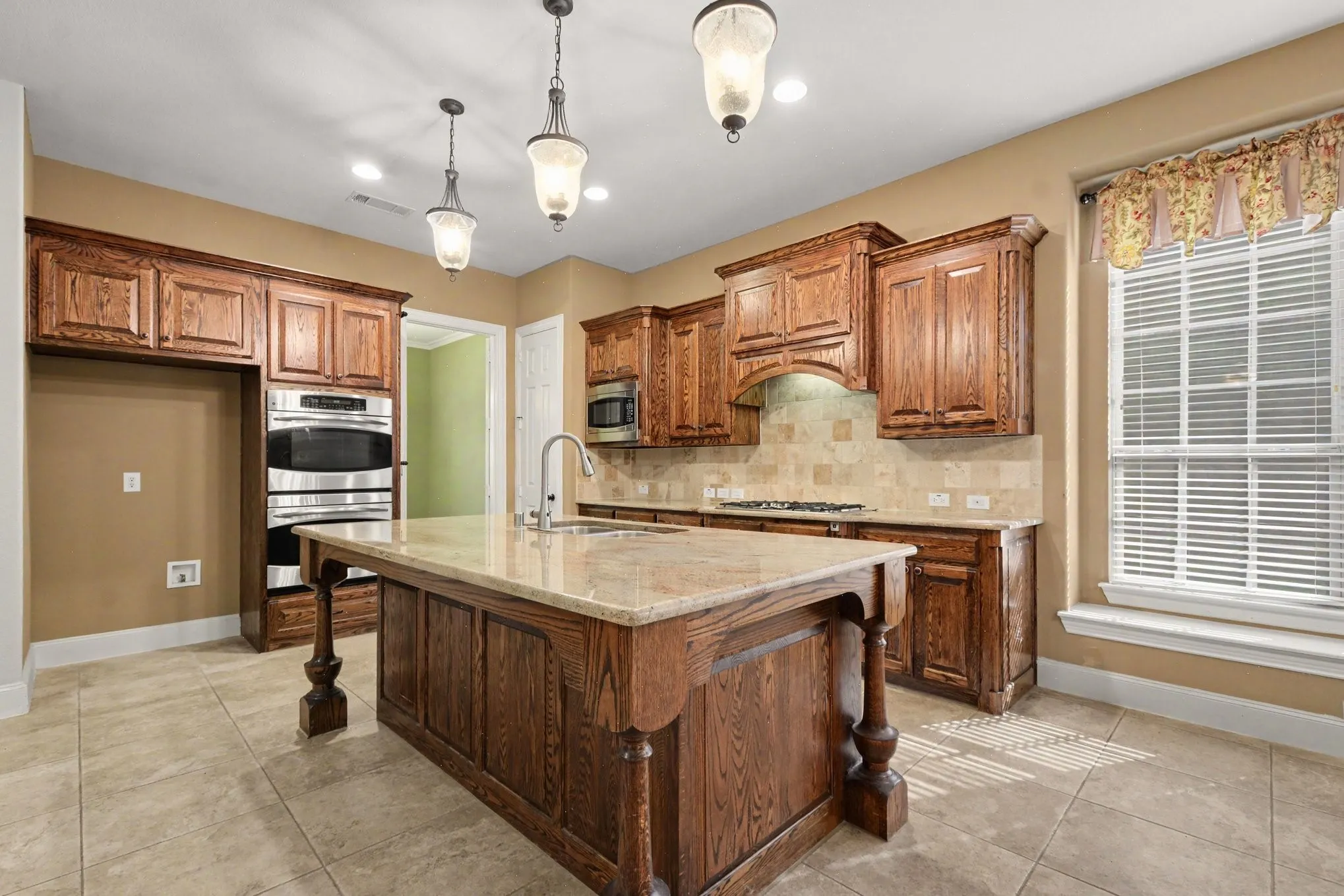 Single Family Residence For Sale in Collin County , 13459 Clifton Drive, Frisco, Texas 75035, 4 Bedroom, 3 Bathroom, 2 Garage spaces, 3,270 Sqft, built in 2009, mls#21382560, Real Estate Agent in Frisco, Homes For Sale in Collin county, Homes For Sale in Frisco, Realtor in Frisco Texas, Real Estate Brokerage Independent Realty Texas, Luminita Cordes Realtor