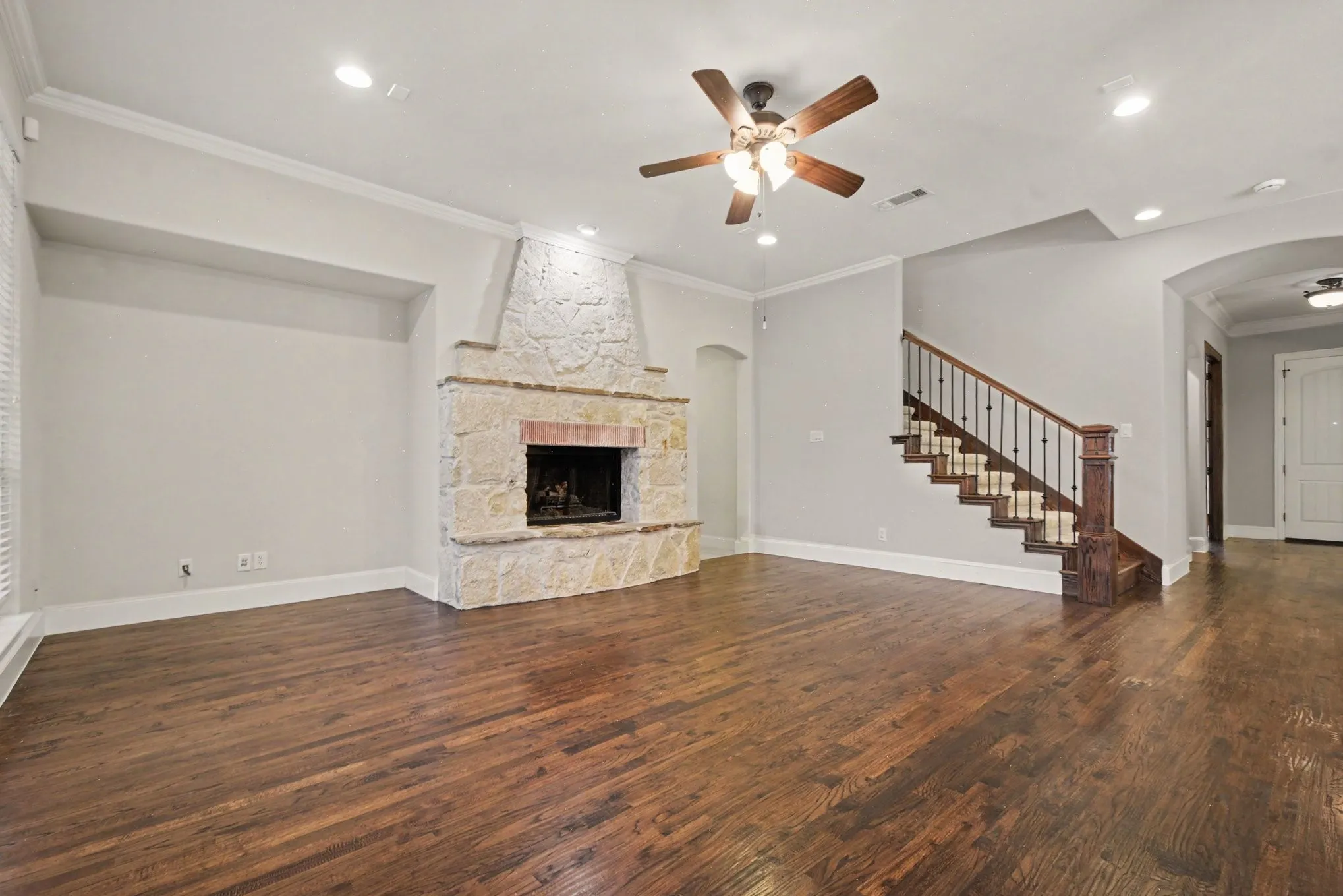 Single Family Residence For Sale in Collin County , 13459 Clifton Drive, Frisco, Texas 75035, 4 Bedroom, 3 Bathroom, 2 Garage spaces, 3,270 Sqft, built in 2009, mls#21382560, Real Estate Agent in Frisco, Homes For Sale in Collin county, Homes For Sale in Frisco, Realtor in Frisco Texas, Real Estate Brokerage Independent Realty Texas, Luminita Cordes Realtor
