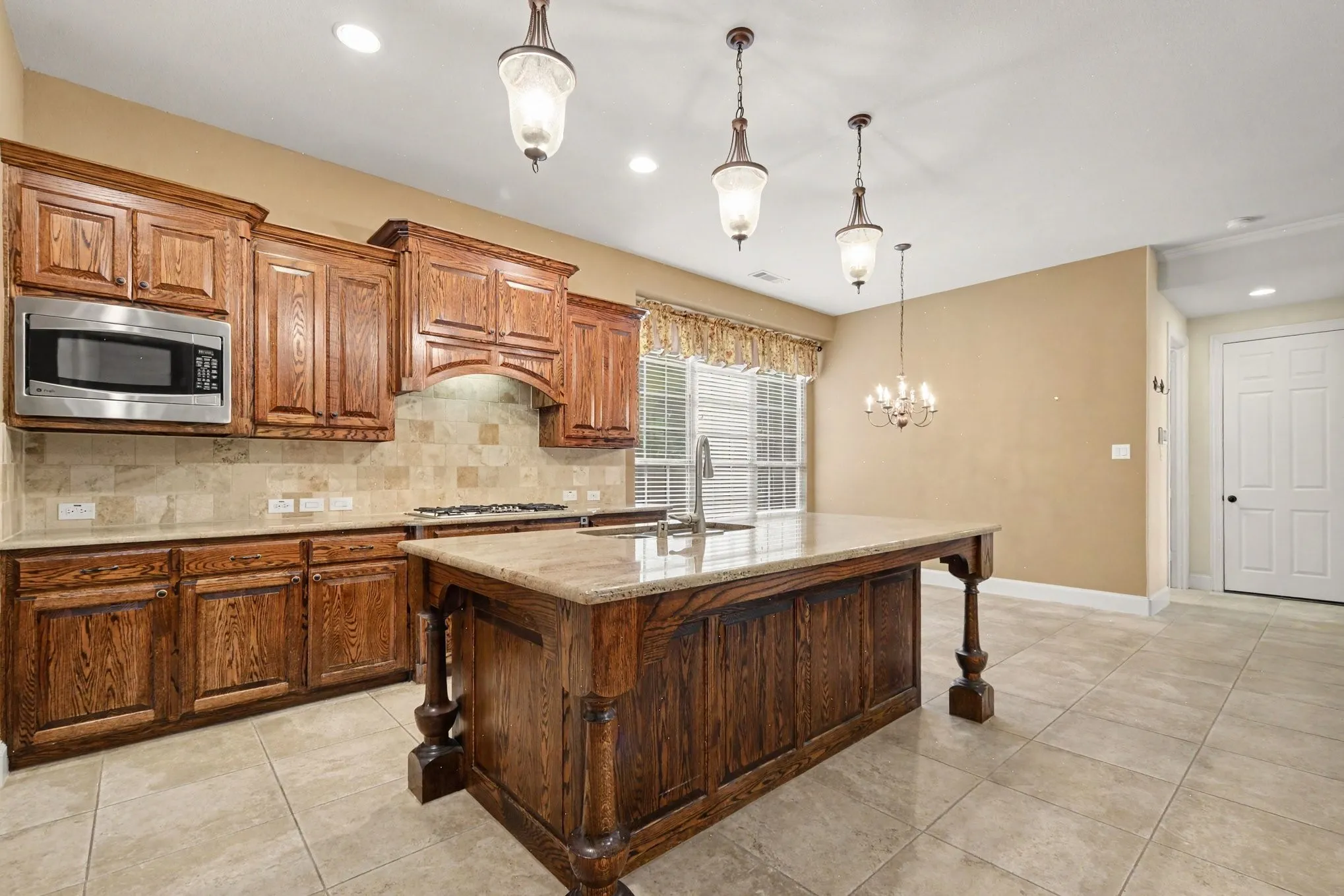 Single Family Residence For Sale in Collin County , 13459 Clifton Drive, Frisco, Texas 75035, 4 Bedroom, 3 Bathroom, 2 Garage spaces, 3,270 Sqft, built in 2009, mls#21382560, Real Estate Agent in Frisco, Homes For Sale in Collin county, Homes For Sale in Frisco, Realtor in Frisco Texas, Real Estate Brokerage Independent Realty Texas, Luminita Cordes Realtor