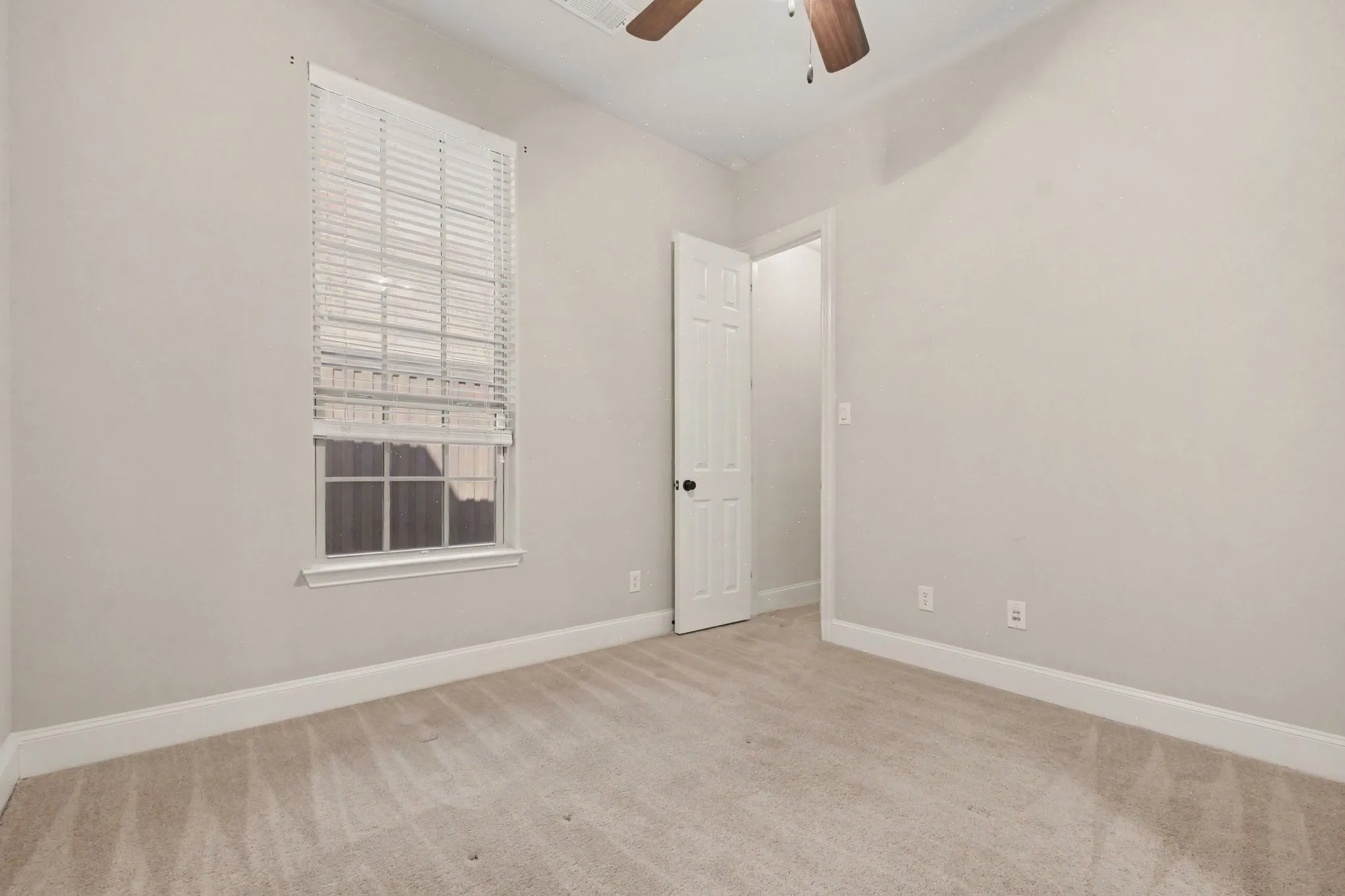 Single Family Residence For Sale in Collin County , 13459 Clifton Drive, Frisco, Texas 75035, 4 Bedroom, 3 Bathroom, 2 Garage spaces, 3,270 Sqft, built in 2009, mls#21382560, Real Estate Agent in Frisco, Homes For Sale in Collin county, Homes For Sale in Frisco, Realtor in Frisco Texas, Real Estate Brokerage Independent Realty Texas, Luminita Cordes Realtor