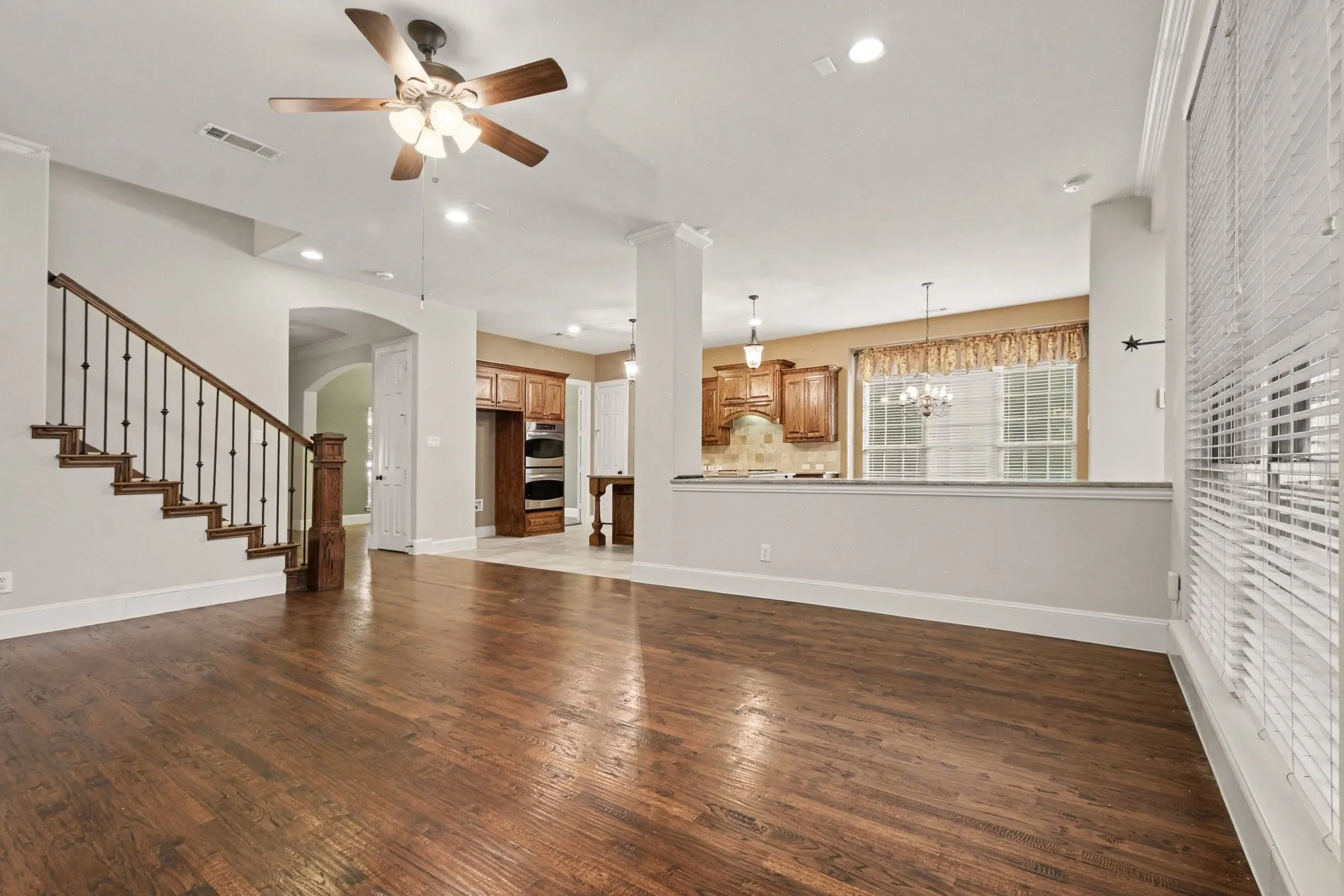 Single Family Residence For Sale in Collin County , 13459 Clifton Drive, Frisco, Texas 75035, 4 Bedroom, 3 Bathroom, 2 Garage spaces, 3,270 Sqft, built in 2009, mls#21382560, Real Estate Agent in Frisco, Homes For Sale in Collin county, Homes For Sale in Frisco, Realtor in Frisco Texas, Real Estate Brokerage Independent Realty Texas, Luminita Cordes Realtor