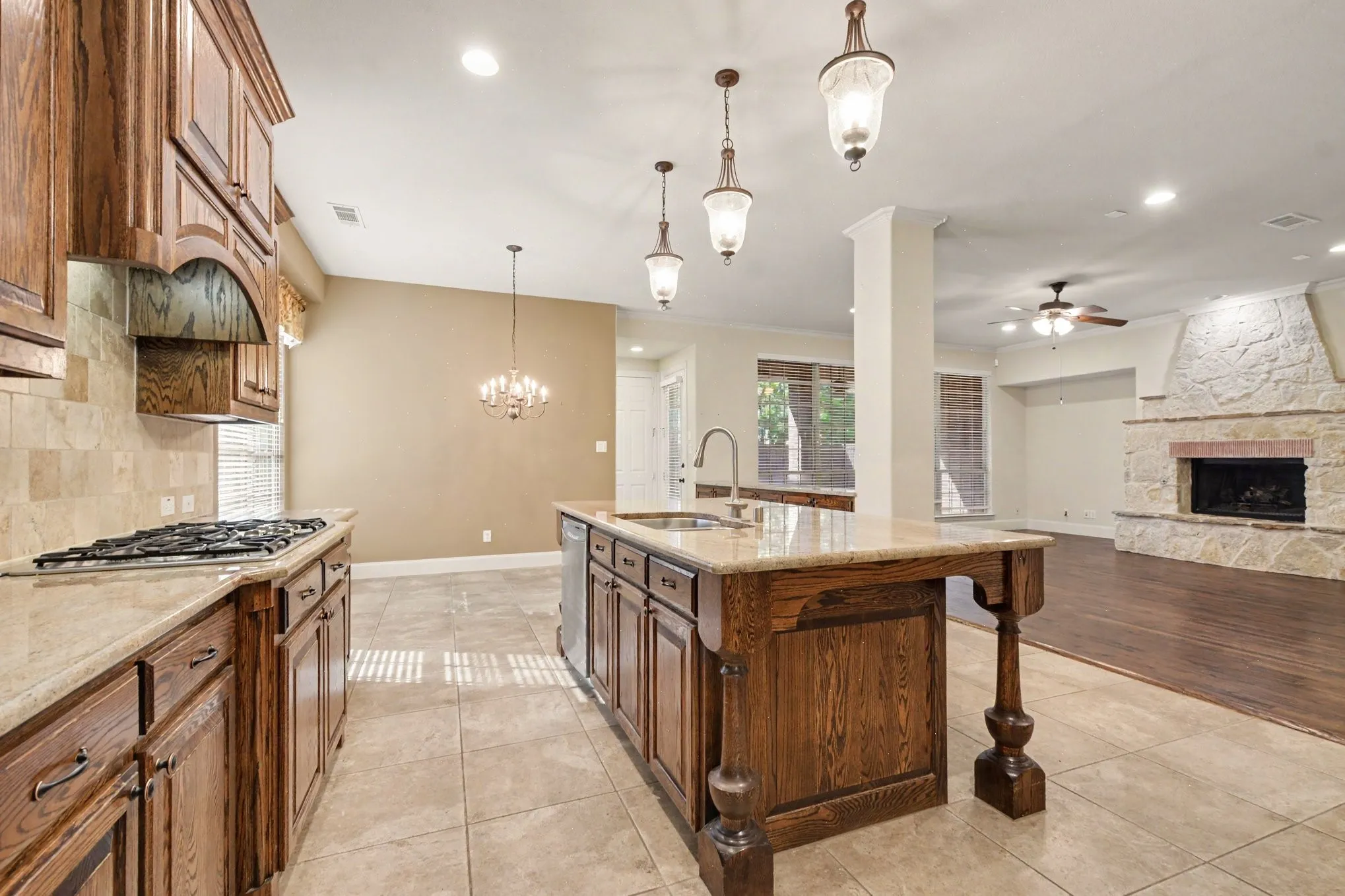 Single Family Residence For Sale in Collin County , 13459 Clifton Drive, Frisco, Texas 75035, 4 Bedroom, 3 Bathroom, 2 Garage spaces, 3,270 Sqft, built in 2009, mls#21382560, Real Estate Agent in Frisco, Homes For Sale in Collin county, Homes For Sale in Frisco, Realtor in Frisco Texas, Real Estate Brokerage Independent Realty Texas, Luminita Cordes Realtor