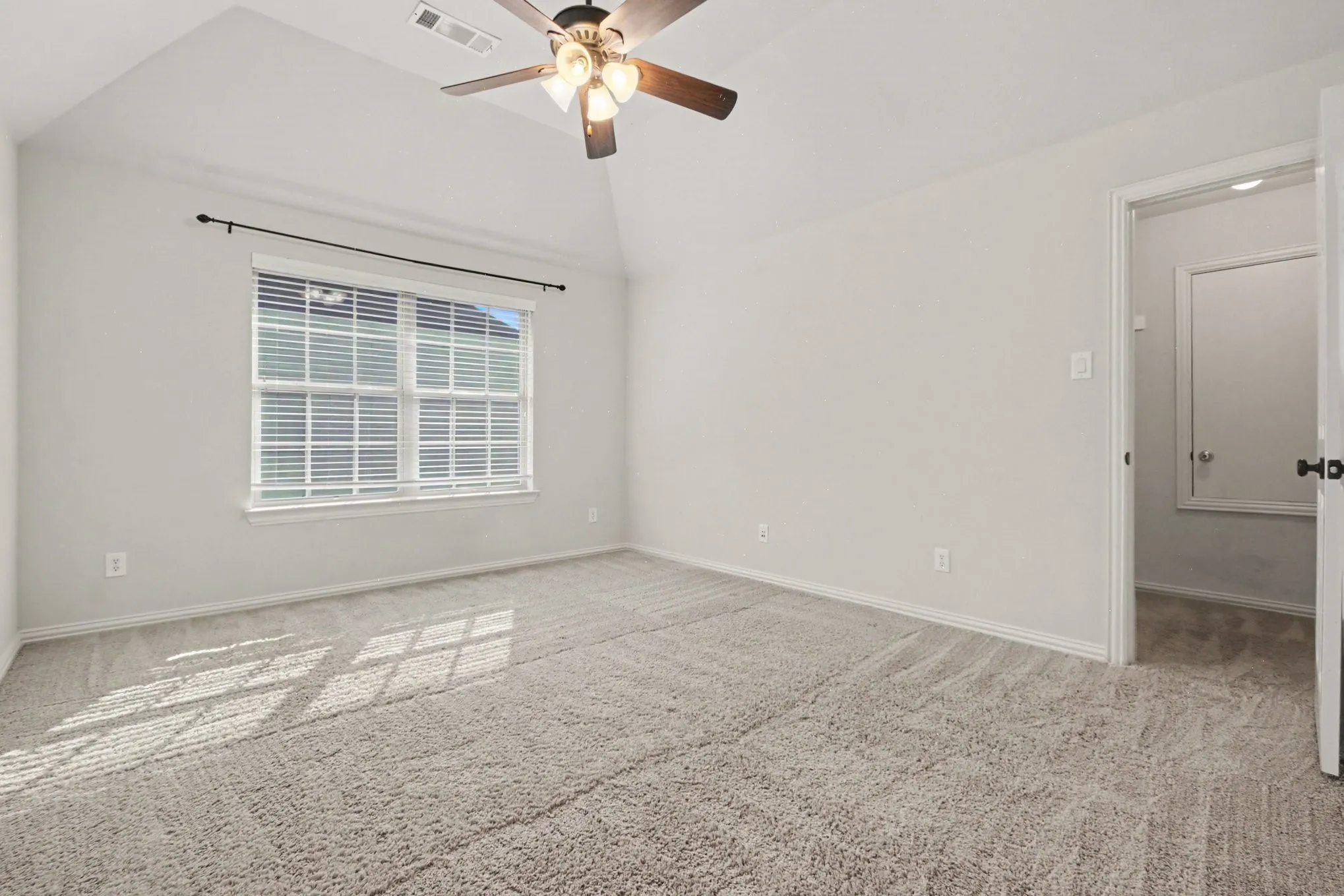 Single Family Residence For Sale in Collin County , 13459 Clifton Drive, Frisco, Texas 75035, 4 Bedroom, 3 Bathroom, 2 Garage spaces, 3,270 Sqft, built in 2009, mls#21382560, Real Estate Agent in Frisco, Homes For Sale in Collin county, Homes For Sale in Frisco, Realtor in Frisco Texas, Real Estate Brokerage Independent Realty Texas, Luminita Cordes Realtor