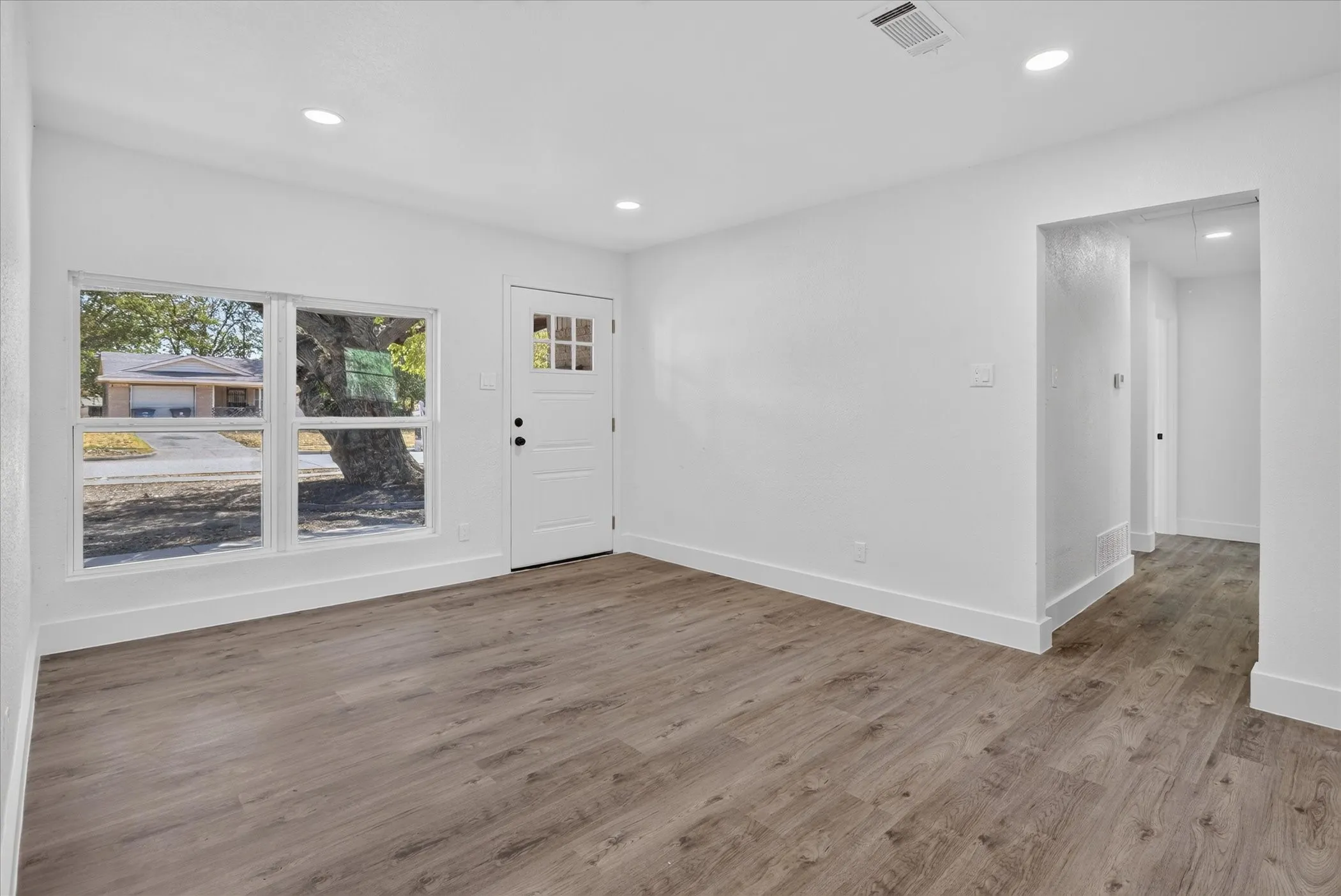 Single Family Residence For Sale in Dallas County , 7917 Woodshire Drive, Dallas, Texas 75232, 4 Bedroom, 2 Bathroom, Garage spaces, 1,294 Sqft, built in 1960, mls#21382726, Real Estate Agent in Dallas, Homes For Sale in Dallas county, Homes For Sale in Dallas, Realtor in Dallas Texas, Real Estate Brokerage Independent Realty Texas, Luminita Cordes Realtor