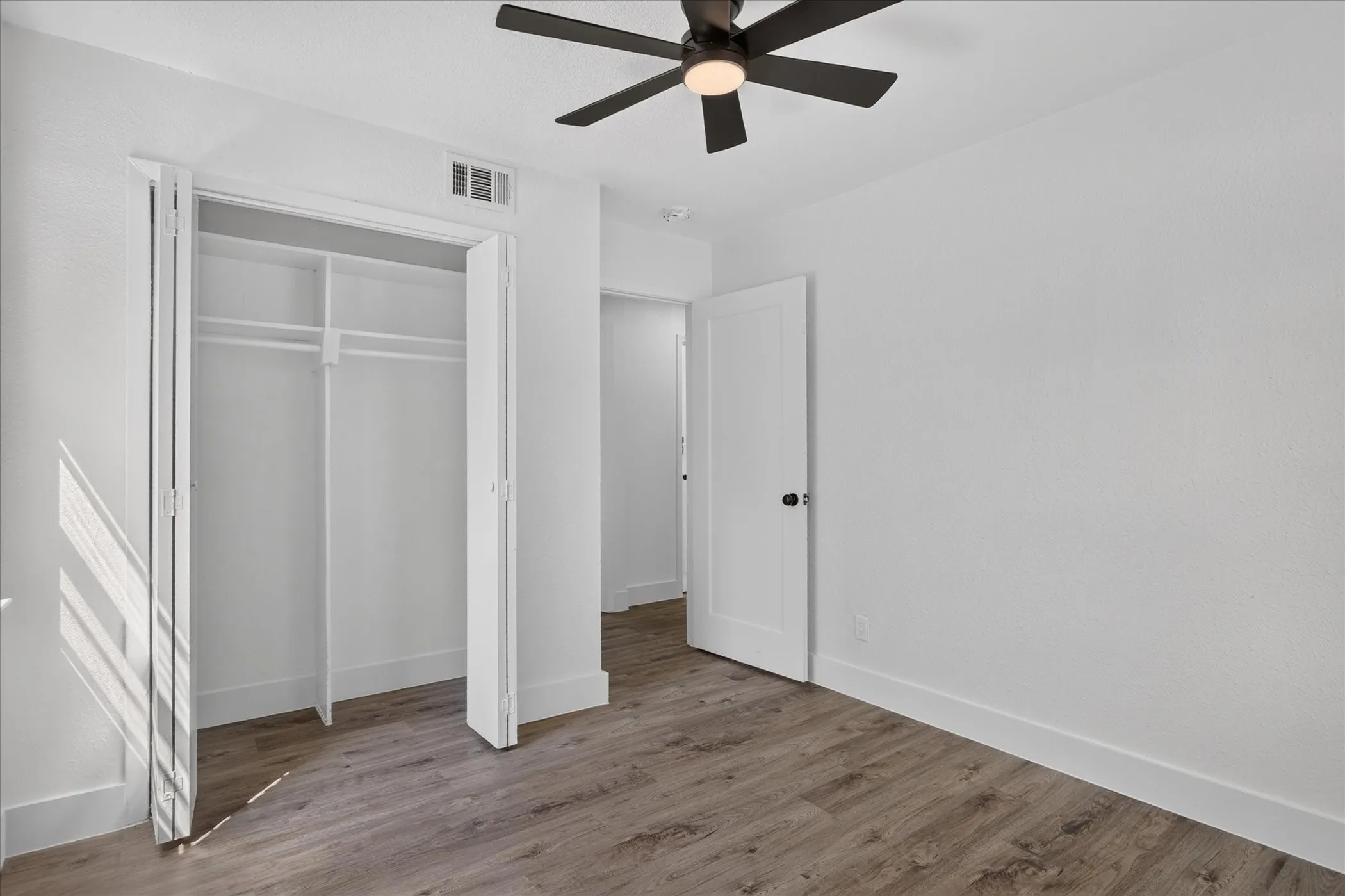 Single Family Residence For Sale in Dallas County , 7917 Woodshire Drive, Dallas, Texas 75232, 4 Bedroom, 2 Bathroom, Garage spaces, 1,294 Sqft, built in 1960, mls#21382726, Real Estate Agent in Dallas, Homes For Sale in Dallas county, Homes For Sale in Dallas, Realtor in Dallas Texas, Real Estate Brokerage Independent Realty Texas, Luminita Cordes Realtor