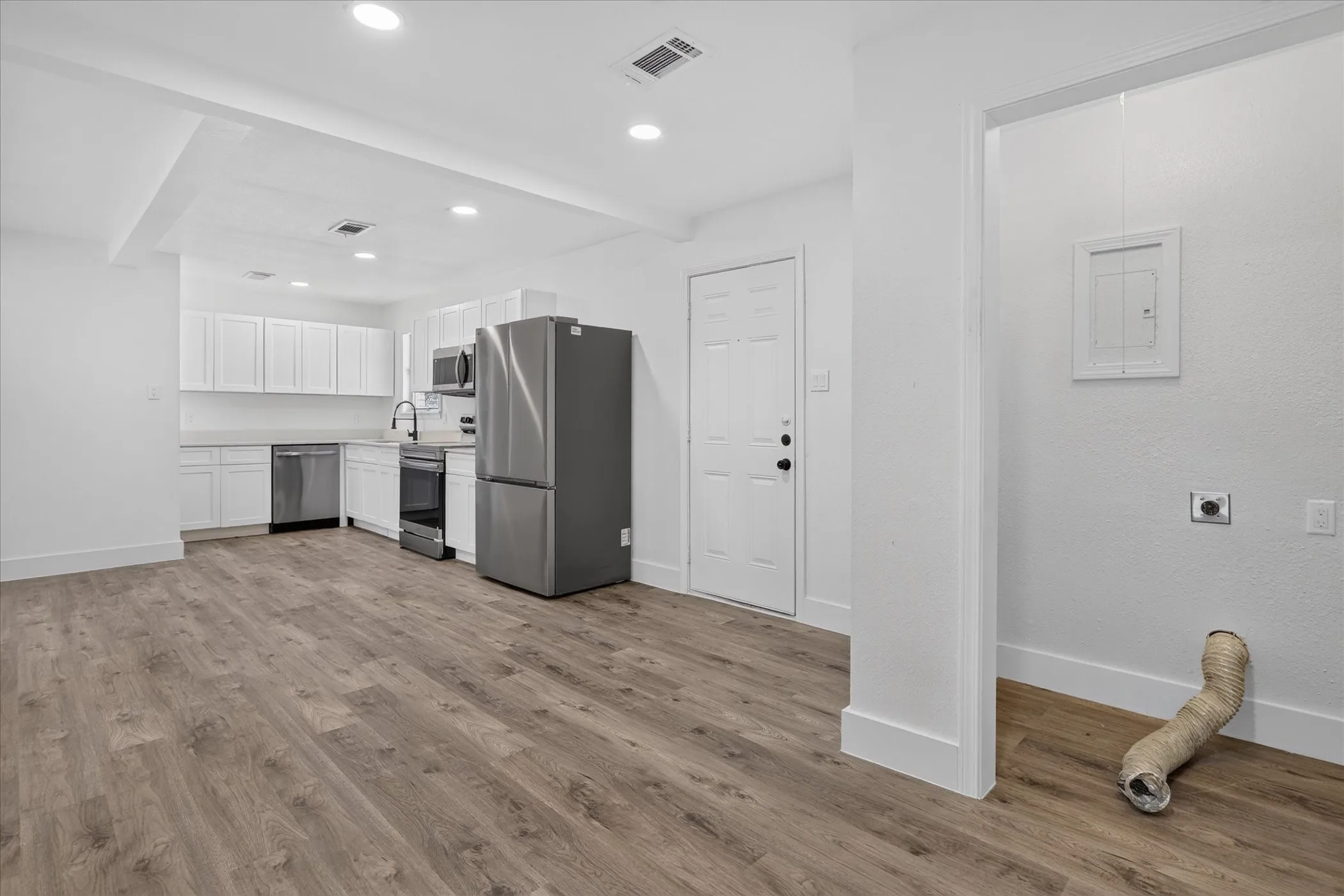 Single Family Residence For Sale in Dallas County , 7917 Woodshire Drive, Dallas, Texas 75232, 4 Bedroom, 2 Bathroom, Garage spaces, 1,294 Sqft, built in 1960, mls#21382726, Real Estate Agent in Dallas, Homes For Sale in Dallas county, Homes For Sale in Dallas, Realtor in Dallas Texas, Real Estate Brokerage Independent Realty Texas, Luminita Cordes Realtor