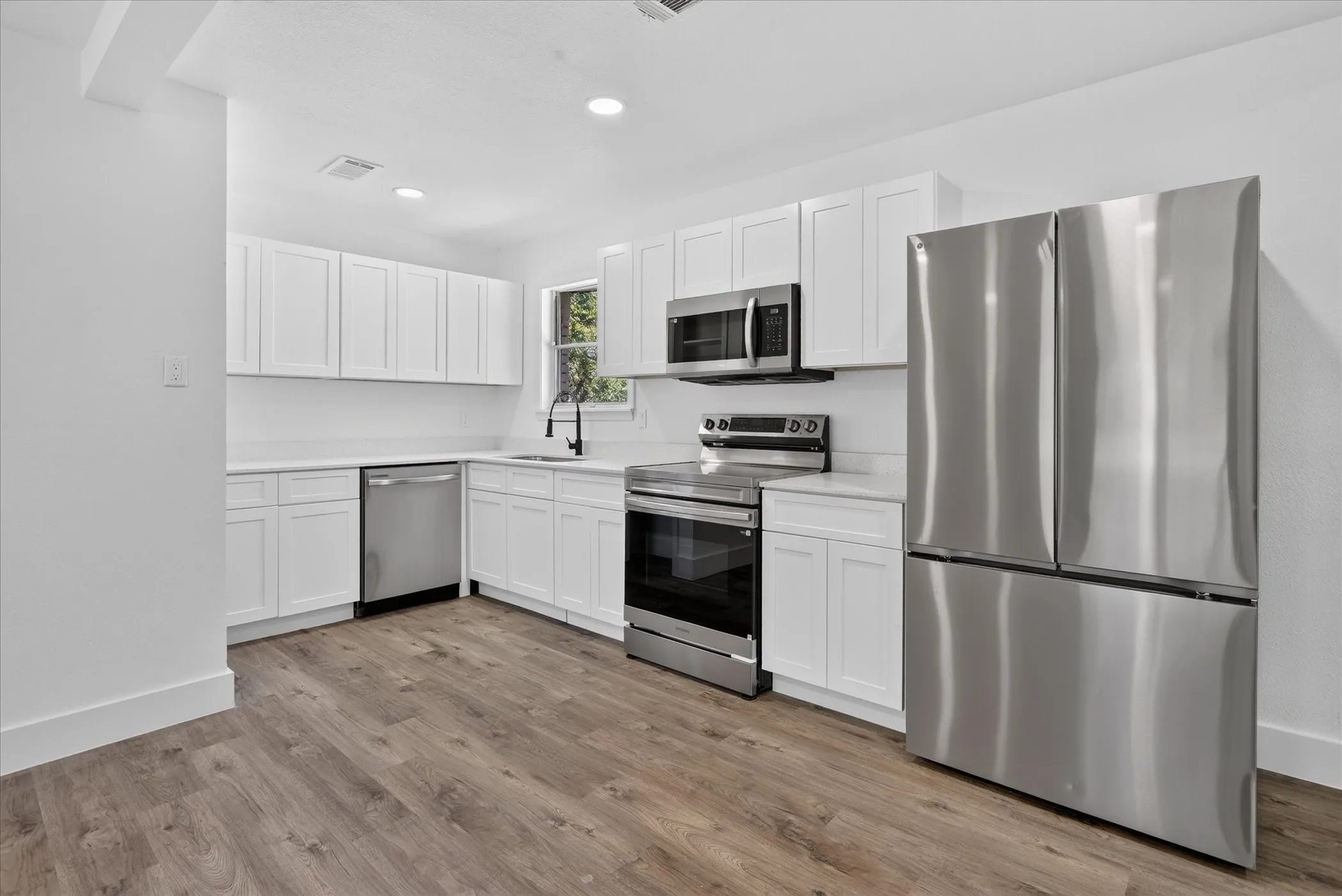 Single Family Residence For Sale in Dallas County , 7917 Woodshire Drive, Dallas, Texas 75232, 4 Bedroom, 2 Bathroom, Garage spaces, 1,294 Sqft, built in 1960, mls#21382726, Real Estate Agent in Dallas, Homes For Sale in Dallas county, Homes For Sale in Dallas, Realtor in Dallas Texas, Real Estate Brokerage Independent Realty Texas, Luminita Cordes Realtor