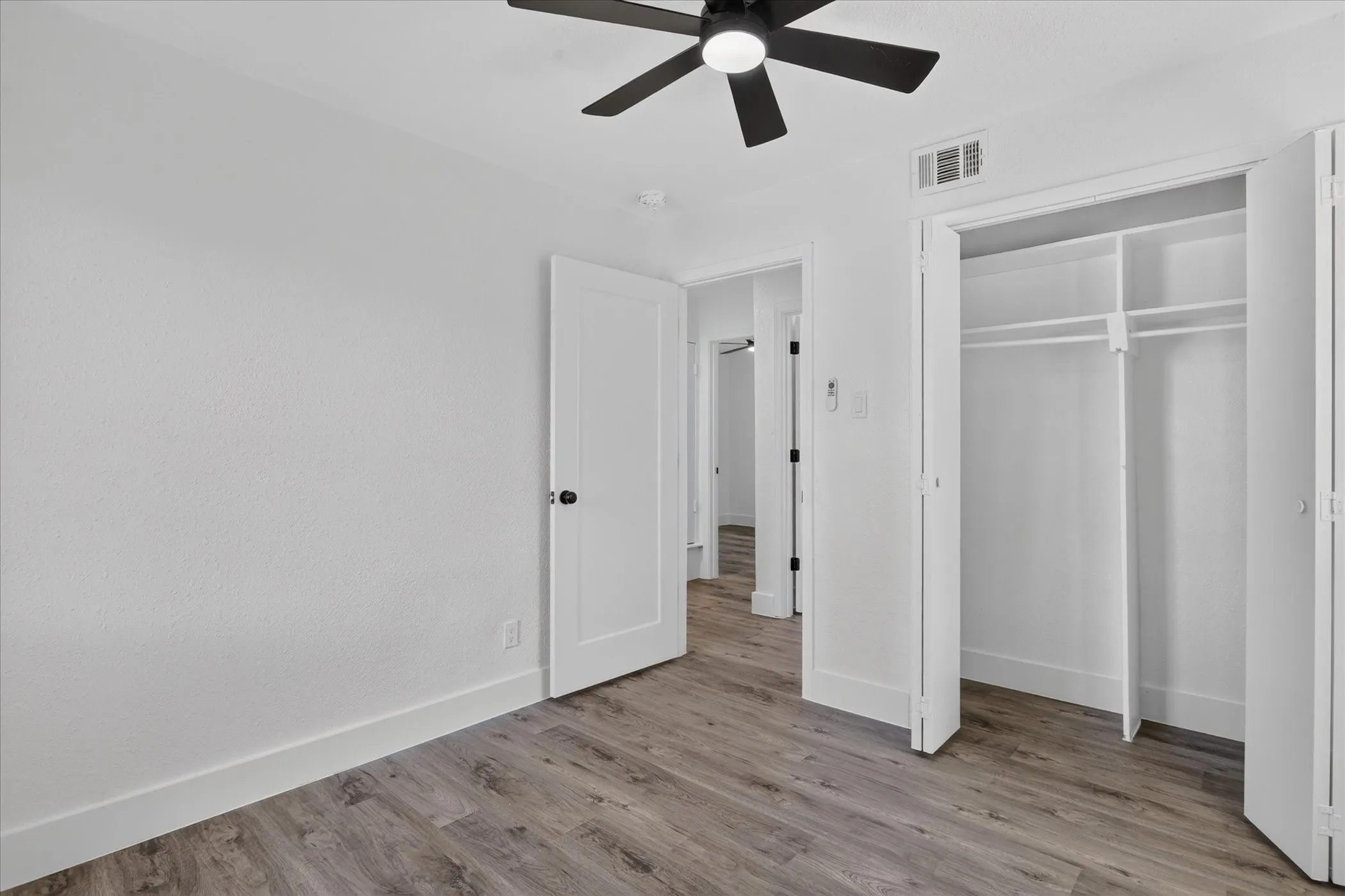 Single Family Residence For Sale in Dallas County , 7917 Woodshire Drive, Dallas, Texas 75232, 4 Bedroom, 2 Bathroom, Garage spaces, 1,294 Sqft, built in 1960, mls#21382726, Real Estate Agent in Dallas, Homes For Sale in Dallas county, Homes For Sale in Dallas, Realtor in Dallas Texas, Real Estate Brokerage Independent Realty Texas, Luminita Cordes Realtor