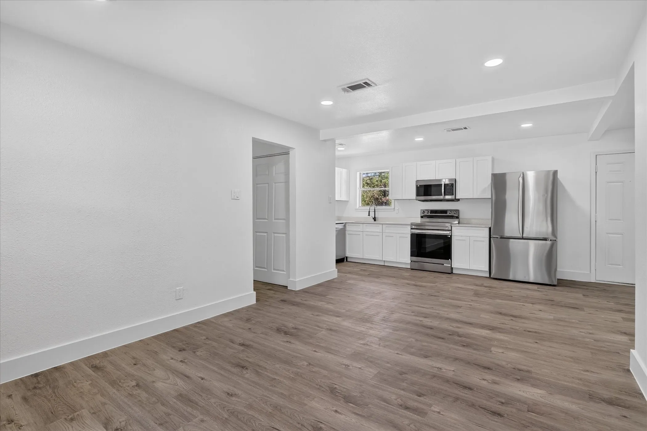Single Family Residence For Sale in Dallas County , 7917 Woodshire Drive, Dallas, Texas 75232, 4 Bedroom, 2 Bathroom, Garage spaces, 1,294 Sqft, built in 1960, mls#21382726, Real Estate Agent in Dallas, Homes For Sale in Dallas county, Homes For Sale in Dallas, Realtor in Dallas Texas, Real Estate Brokerage Independent Realty Texas, Luminita Cordes Realtor