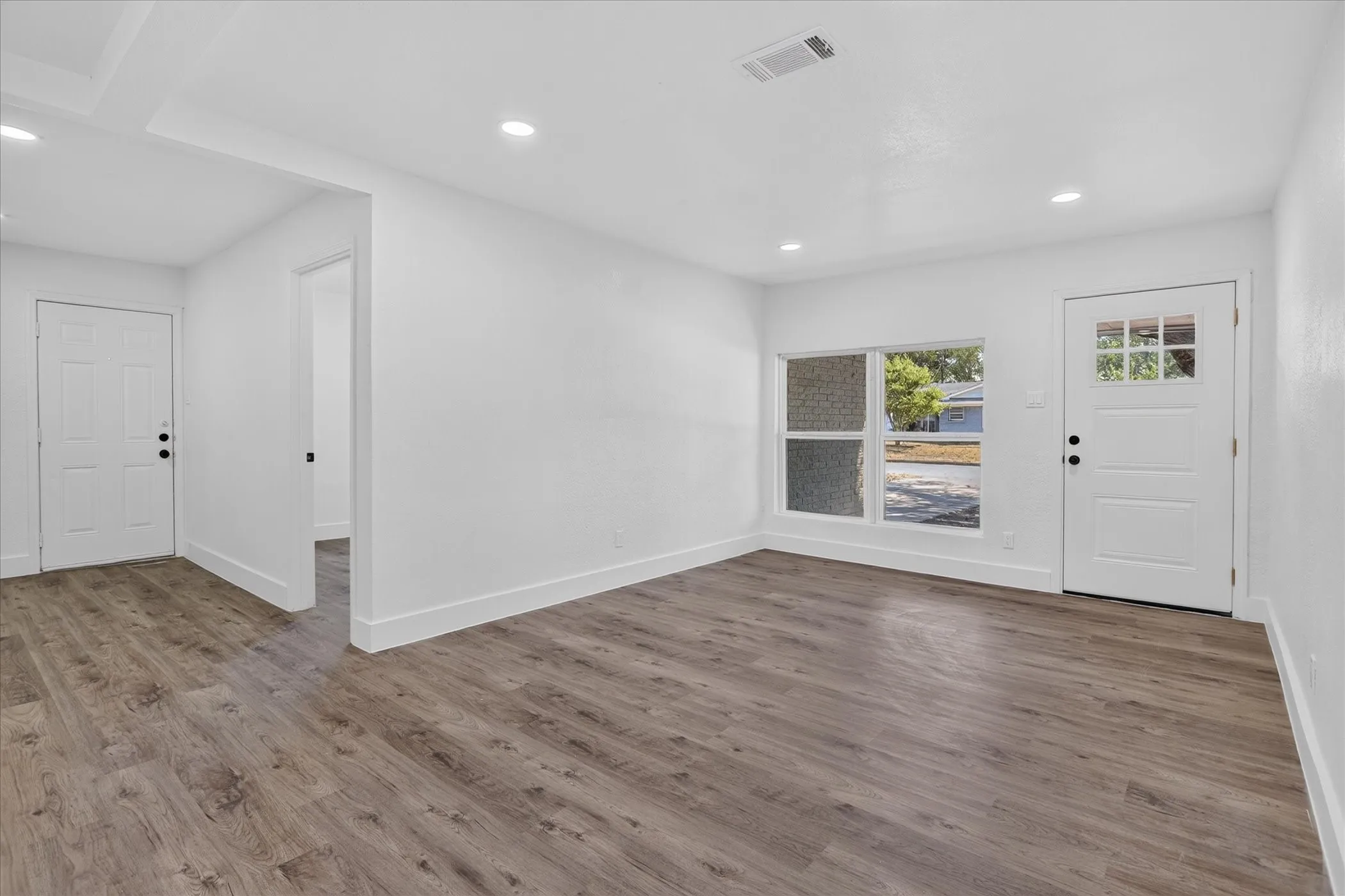 Single Family Residence For Sale in Dallas County , 7917 Woodshire Drive, Dallas, Texas 75232, 4 Bedroom, 2 Bathroom, Garage spaces, 1,294 Sqft, built in 1960, mls#21382726, Real Estate Agent in Dallas, Homes For Sale in Dallas county, Homes For Sale in Dallas, Realtor in Dallas Texas, Real Estate Brokerage Independent Realty Texas, Luminita Cordes Realtor