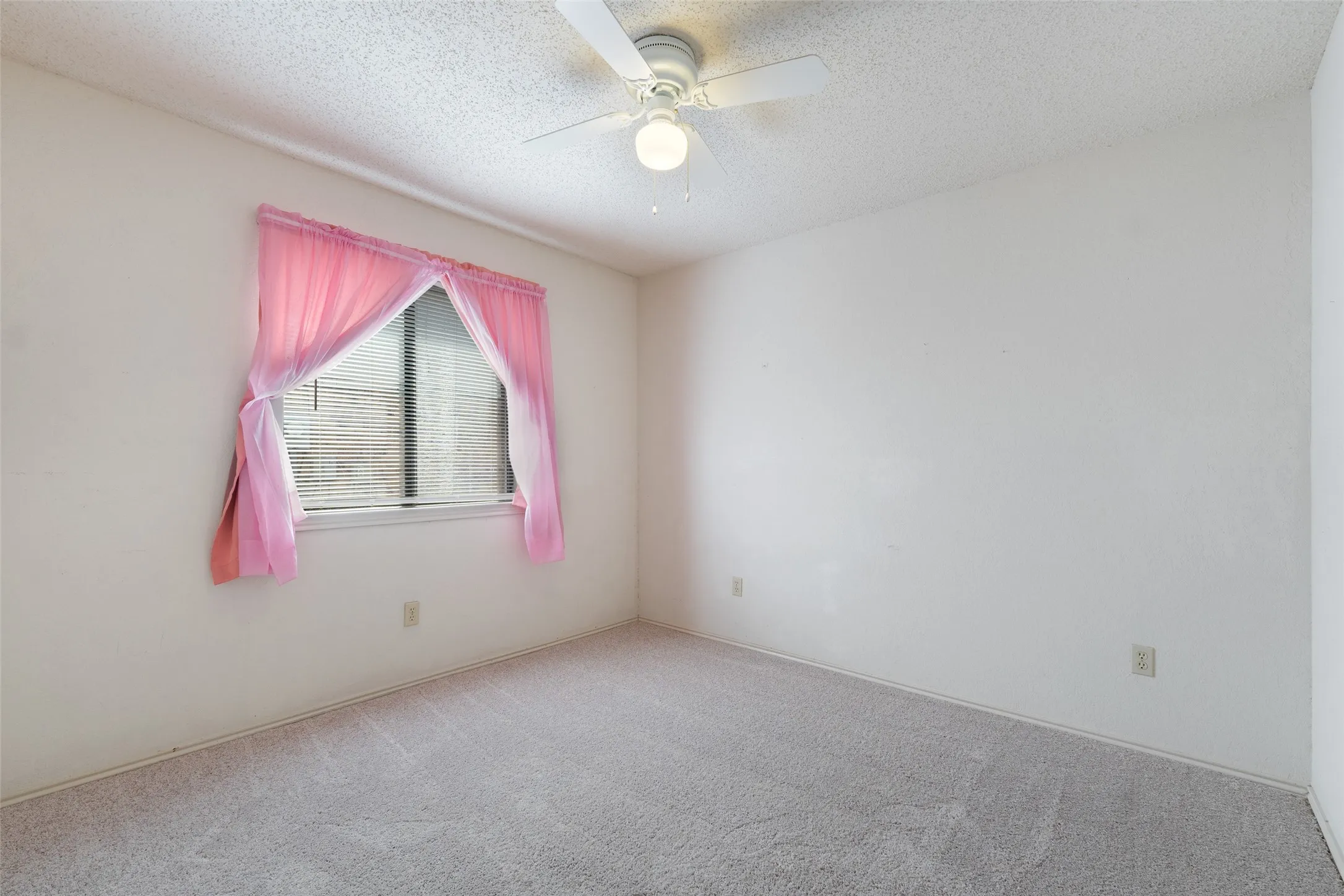 Additional photo of guest room.