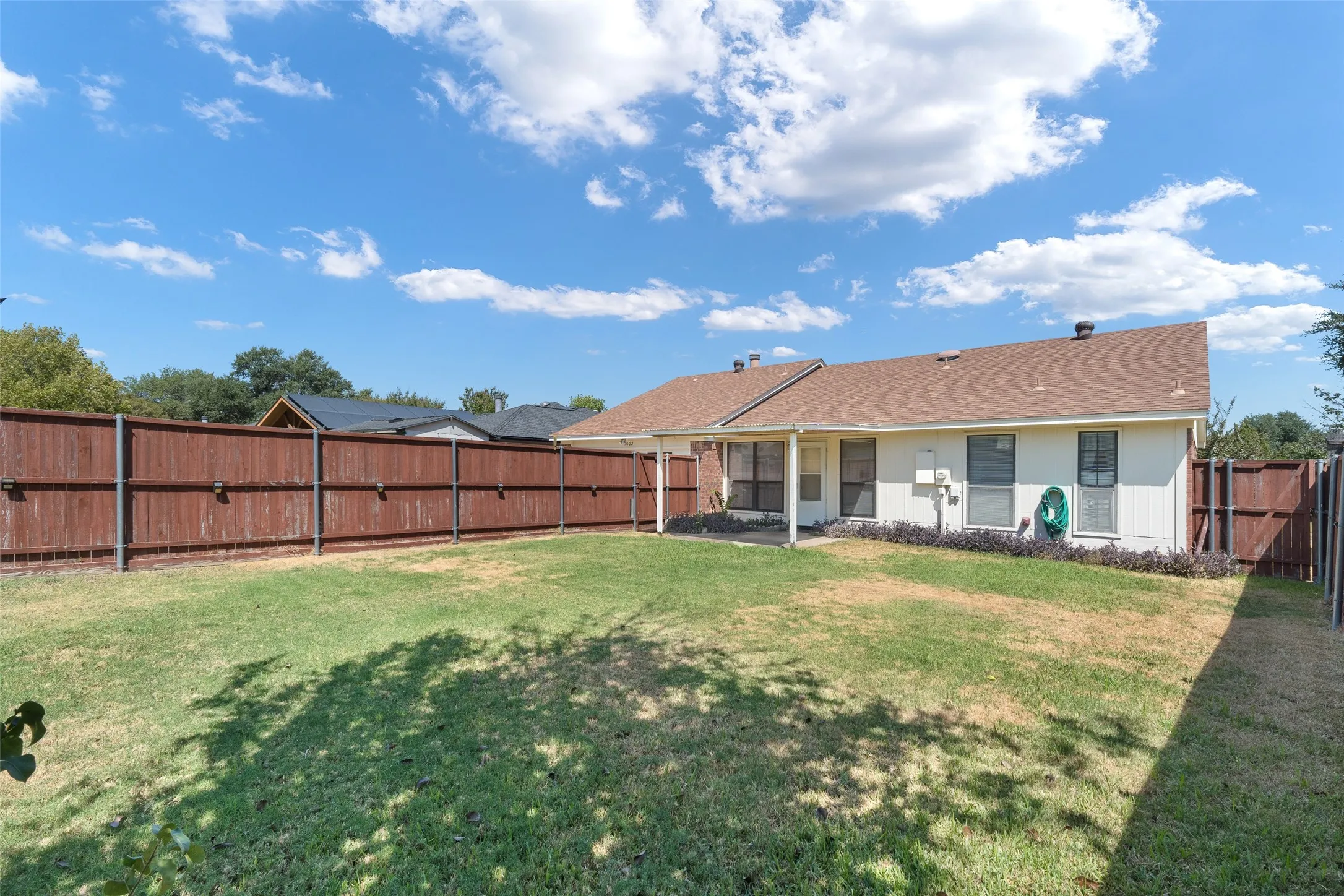 Single Family Residence For Sale in Dallas County , 1002 Courtney Drive, Mesquite, Texas 75150, 3 Bedroom, 2 Bathroom, 2 Garage spaces, 1,528 Sqft, built in 1984, mls#21380942, Real Estate Agent in Mesquite, Homes For Sale in Dallas county, Homes For Sale in Mesquite, Realtor in Mesquite Texas, Real Estate Brokerage Independent Realty Texas, Luminita Cordes Realtor