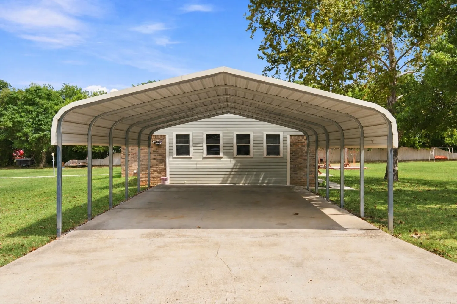 Single Family Residence For Sale in Bosque County , 101 W Avenue G, Valley Mills, Texas 76689, 4 Bedroom, 2 Bathroom, Garage spaces, 2,394 Sqft, built in 1978, mls#21381949, Real Estate Agent in Valley Mills, Homes For Sale in Bosque county, Homes For Sale in Valley Mills, Realtor in Valley Mills Texas, Real Estate Brokerage Independent Realty Texas, Luminita Cordes Realtor
