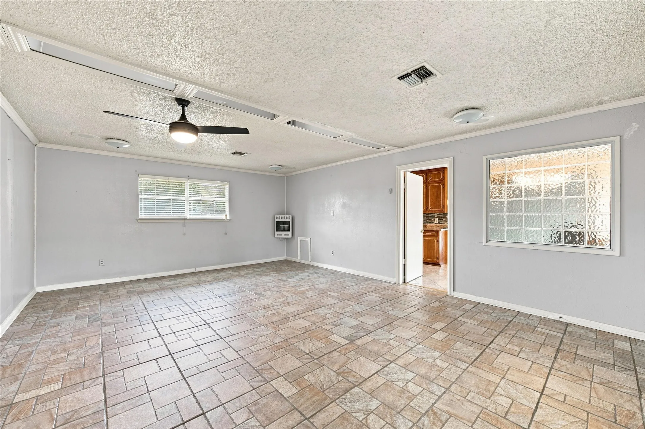 Single Family Residence For Sale in Bosque County , 101 W Avenue G, Valley Mills, Texas 76689, 4 Bedroom, 2 Bathroom, Garage spaces, 2,394 Sqft, built in 1978, mls#21381949, Real Estate Agent in Valley Mills, Homes For Sale in Bosque county, Homes For Sale in Valley Mills, Realtor in Valley Mills Texas, Real Estate Brokerage Independent Realty Texas, Luminita Cordes Realtor