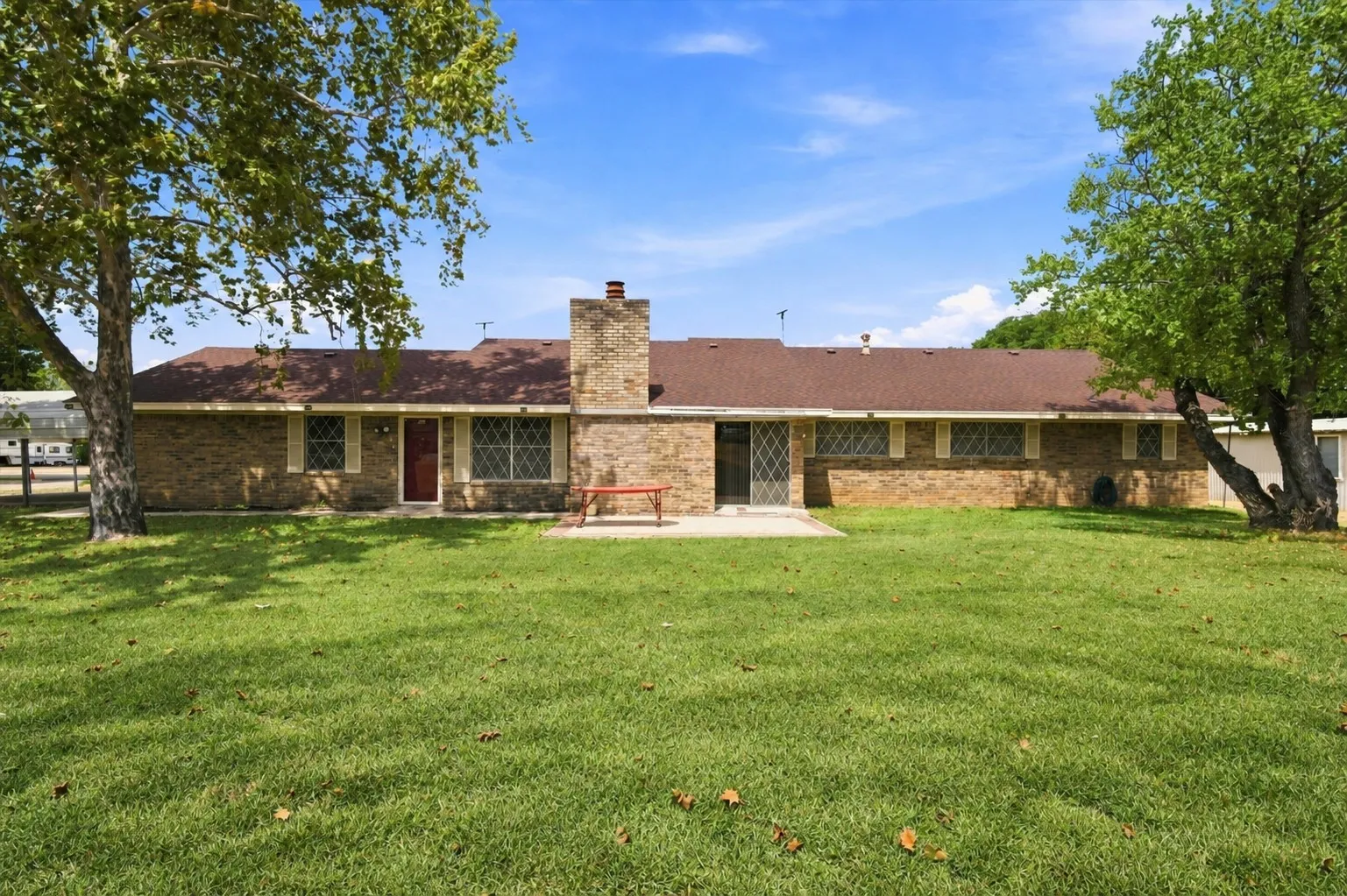Single Family Residence For Sale in Bosque County , 101 W Avenue G, Valley Mills, Texas 76689, 4 Bedroom, 2 Bathroom, Garage spaces, 2,394 Sqft, built in 1978, mls#21381949, Real Estate Agent in Valley Mills, Homes For Sale in Bosque county, Homes For Sale in Valley Mills, Realtor in Valley Mills Texas, Real Estate Brokerage Independent Realty Texas, Luminita Cordes Realtor