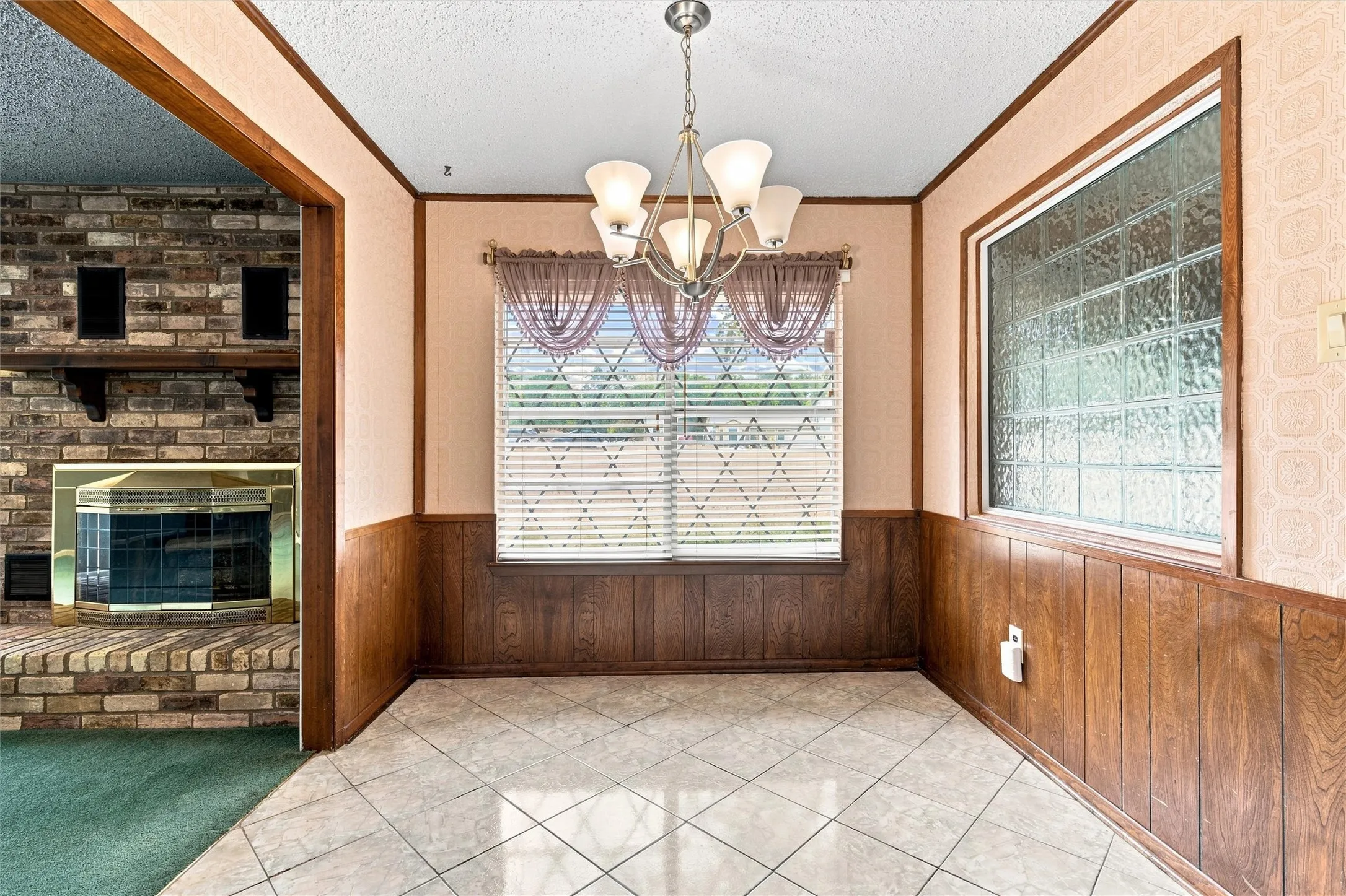 Single Family Residence For Sale in Bosque County , 101 W Avenue G, Valley Mills, Texas 76689, 4 Bedroom, 2 Bathroom, Garage spaces, 2,394 Sqft, built in 1978, mls#21381949, Real Estate Agent in Valley Mills, Homes For Sale in Bosque county, Homes For Sale in Valley Mills, Realtor in Valley Mills Texas, Real Estate Brokerage Independent Realty Texas, Luminita Cordes Realtor