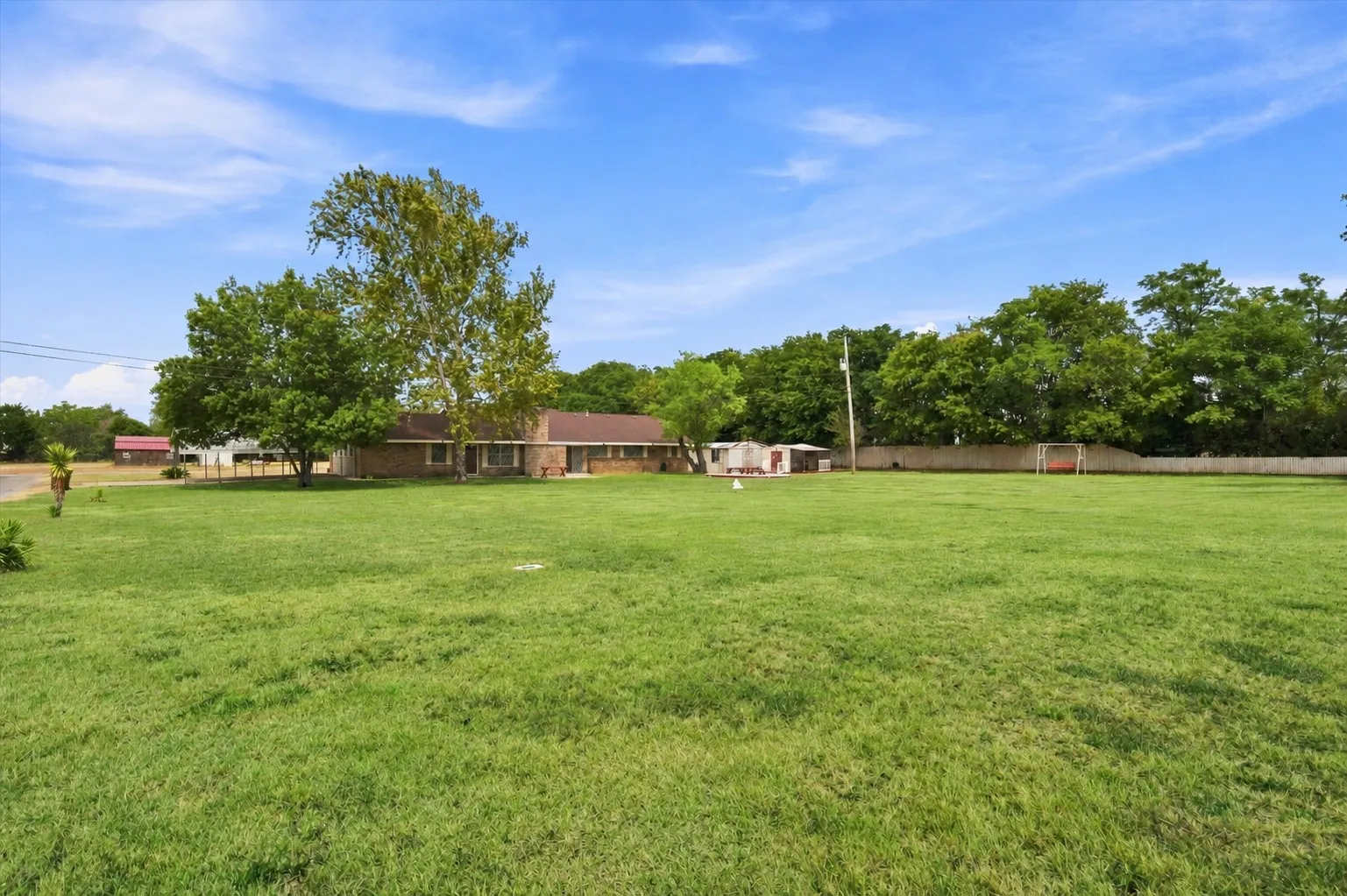 Single Family Residence For Sale in Bosque County , 101 W Avenue G, Valley Mills, Texas 76689, 4 Bedroom, 2 Bathroom, Garage spaces, 2,394 Sqft, built in 1978, mls#21381949, Real Estate Agent in Valley Mills, Homes For Sale in Bosque county, Homes For Sale in Valley Mills, Realtor in Valley Mills Texas, Real Estate Brokerage Independent Realty Texas, Luminita Cordes Realtor